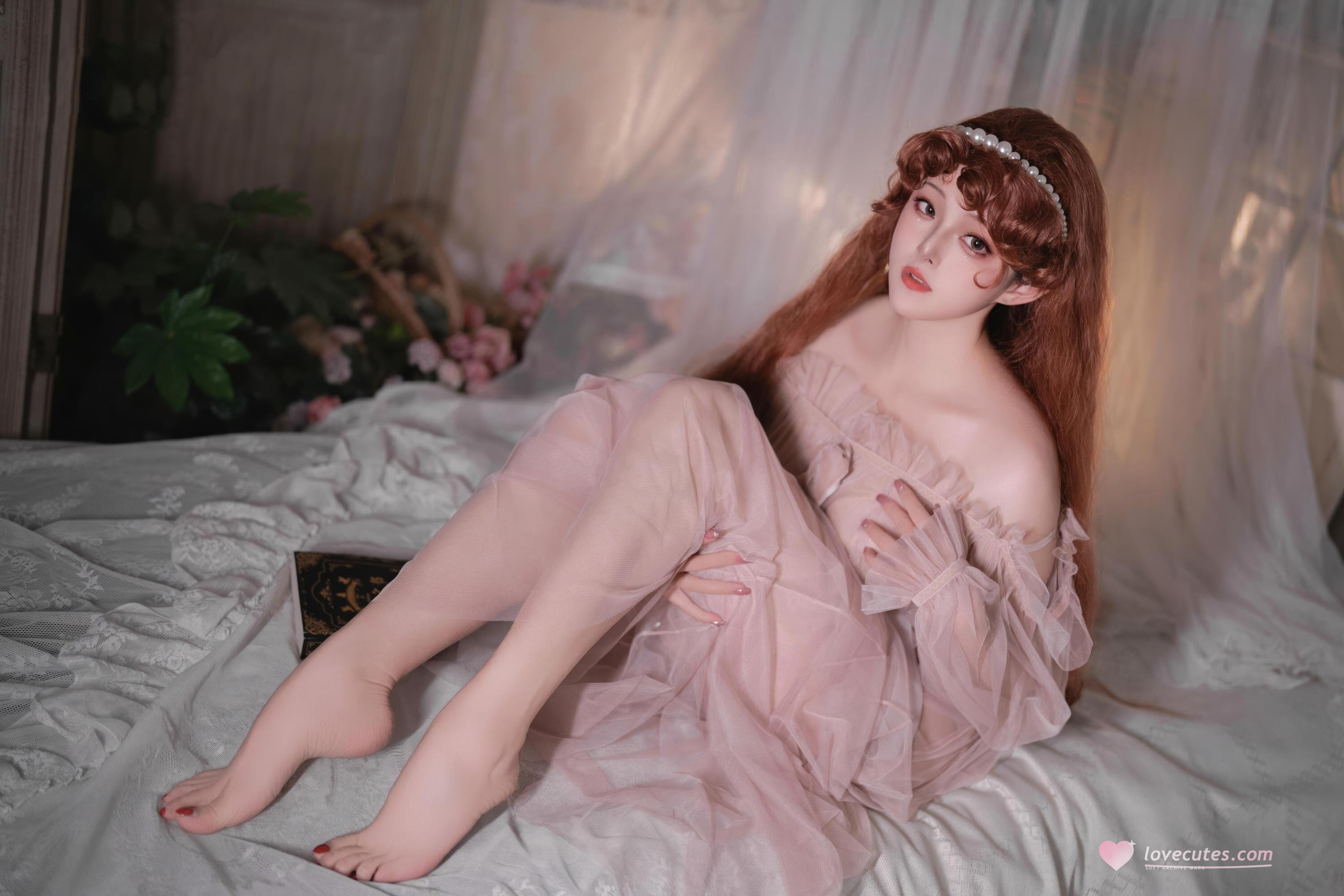 [私房] Natsuko夏夏子 - 2026生日私房 粉雾薄纱：粉色薄纱露胸美腿 卧室裸身大尺度 50P