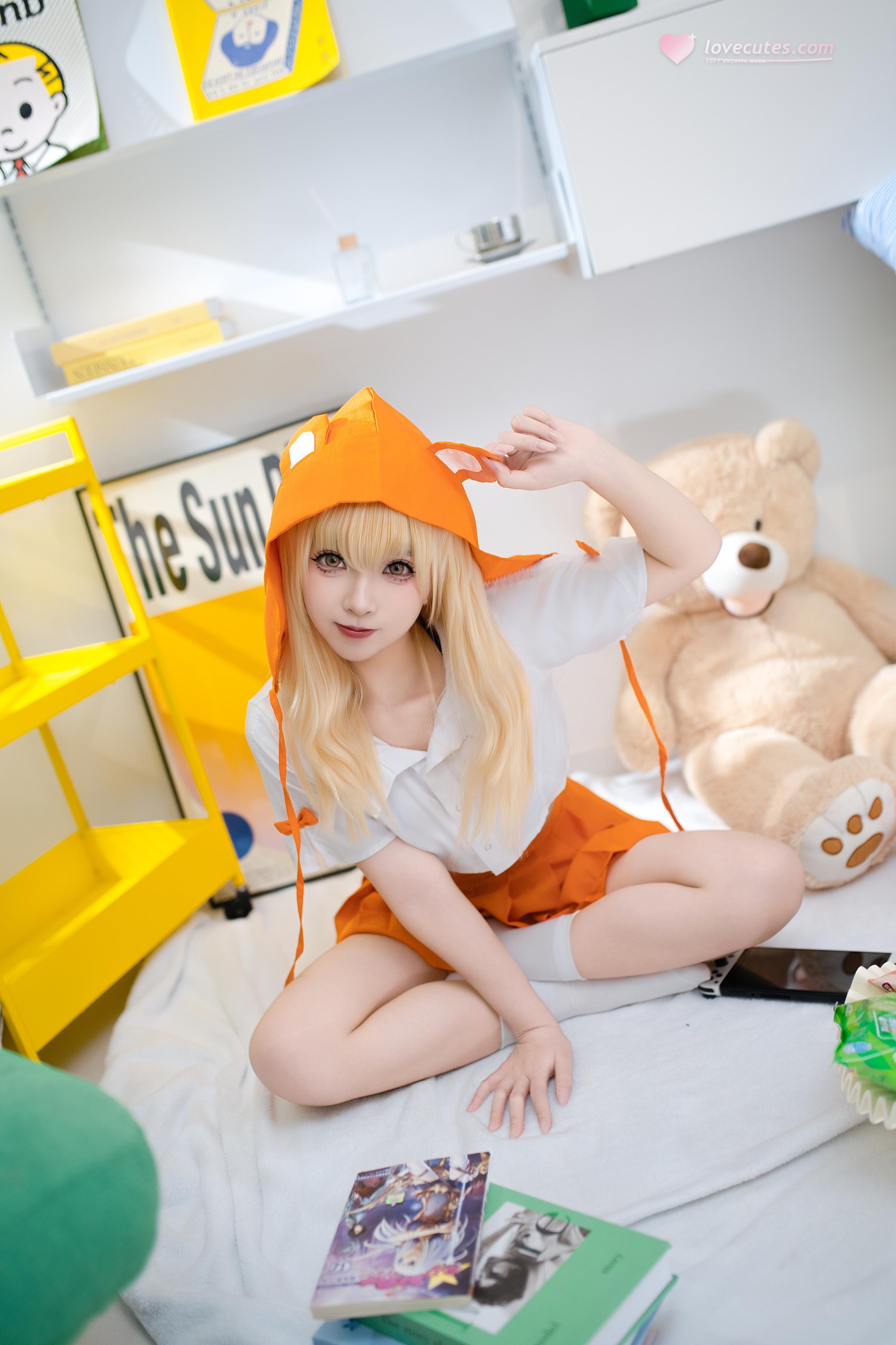 [cosplay] Bangni邦尼 - 干物妹！小埋 土间埋：橙色斗篷白丝露胸 露臀大尺度还原 85P5V
