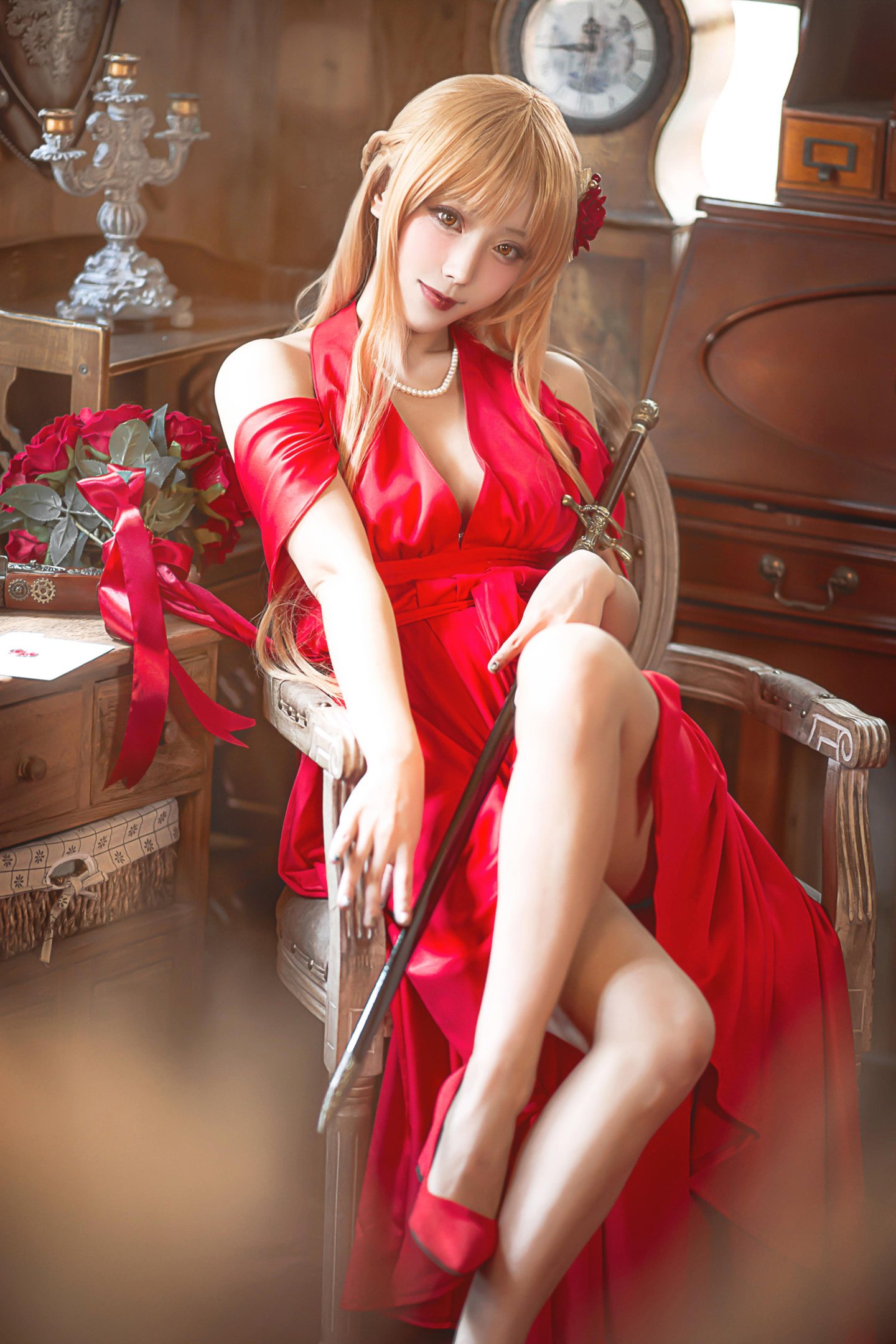 [cosplay] 切切celia - 刀剑神域 亚丝娜 礼服：红裙长发美腿 优雅还原 28P