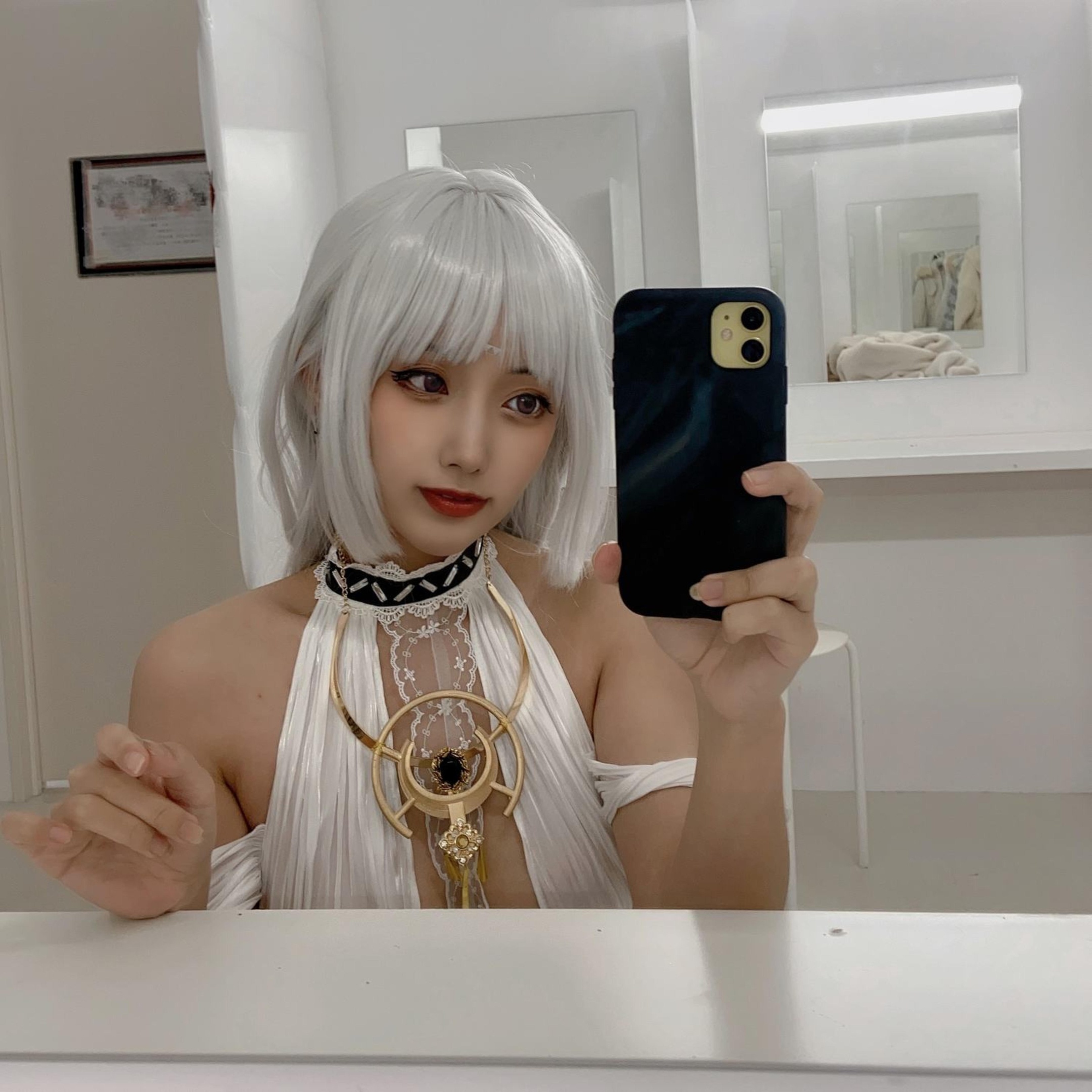 [cosplay] 切切celia - 碧蓝航线 马萨诸塞 盛宴的准备：白发礼裙开衩美腿 优雅还原 23P