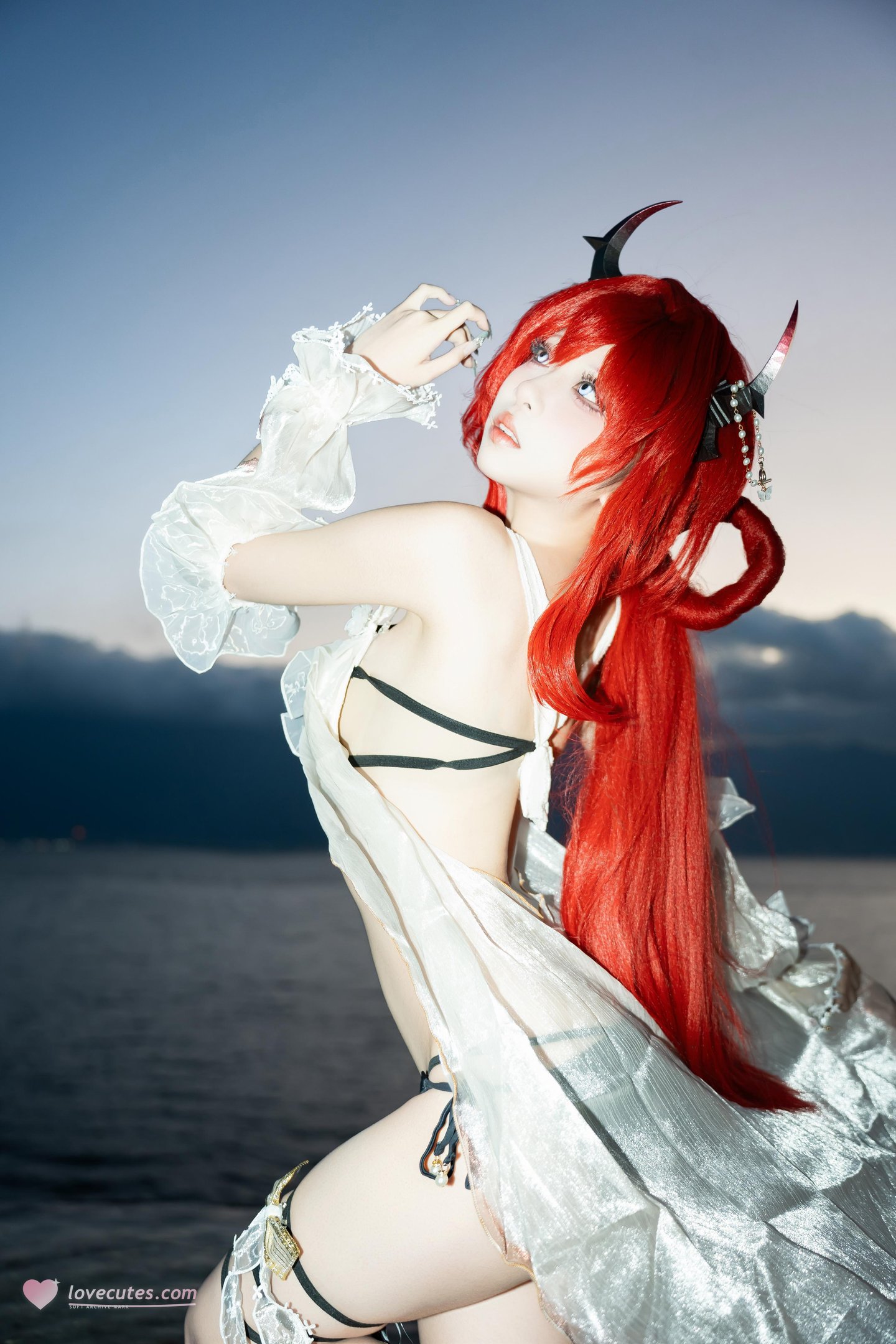 [cosplay] 纸悦Etsu_ko - 明日方舟 史尔特尔 泳装：红发恶魔角轻纱水景还原 37P
