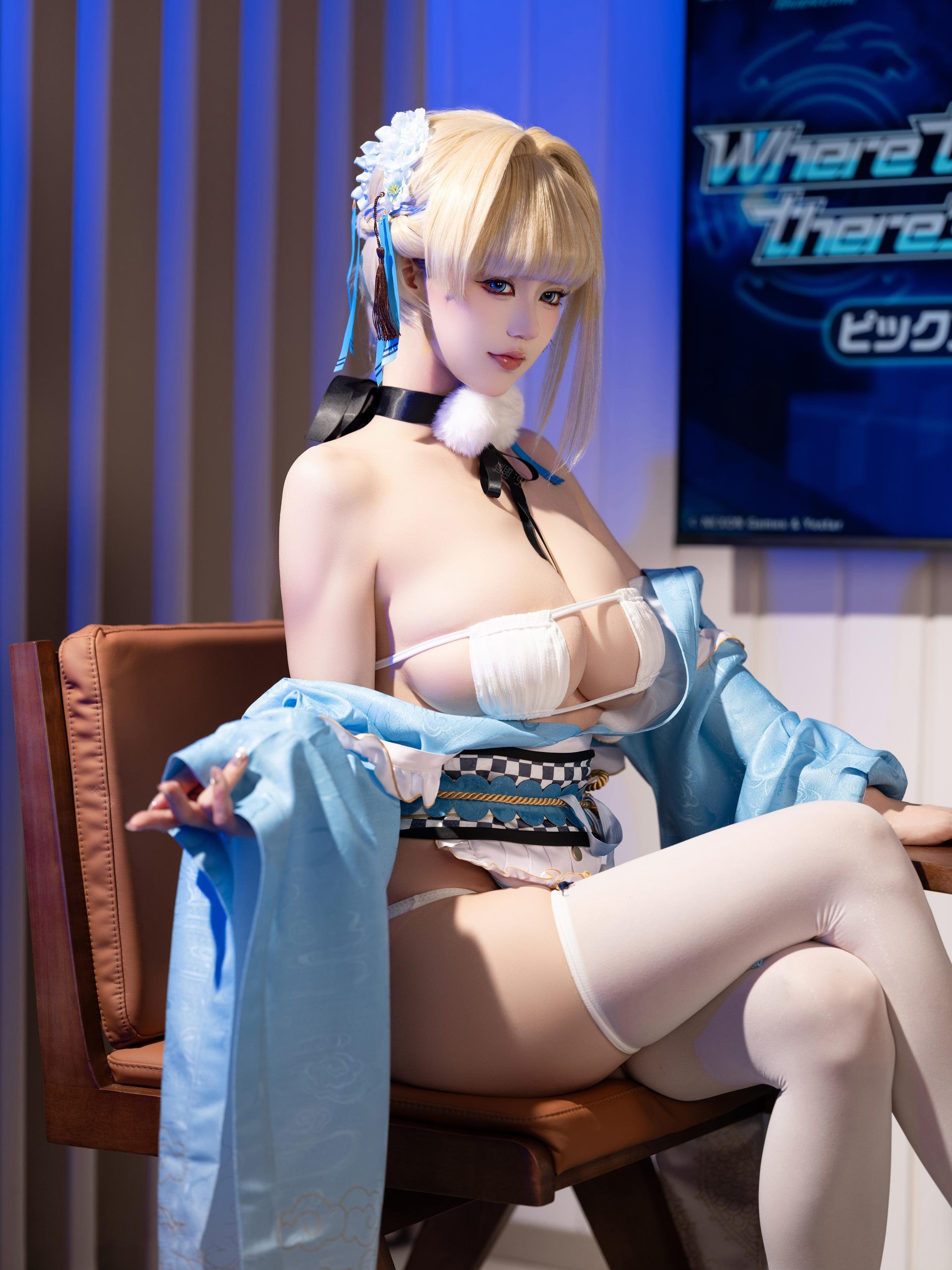 [私房] 小仓千代w - 希娜小姐：蓝白女仆装白丝翘臀 露穴巨乳私房 65P