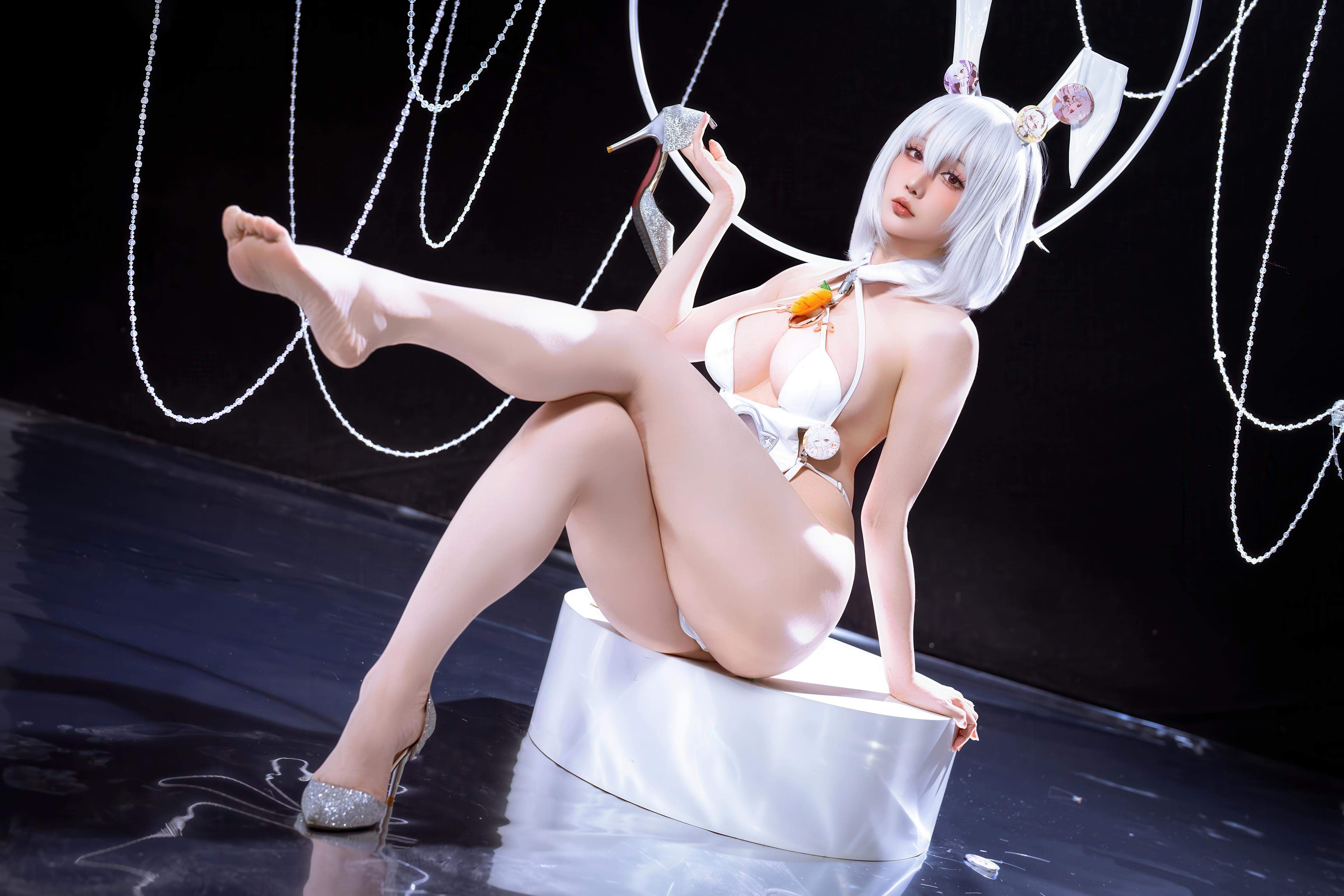 [cosplay] 星之迟迟Hoshilily - 碧蓝航线 天狼星：白兔女郎白丝巨乳 露穴美腿还原 58P