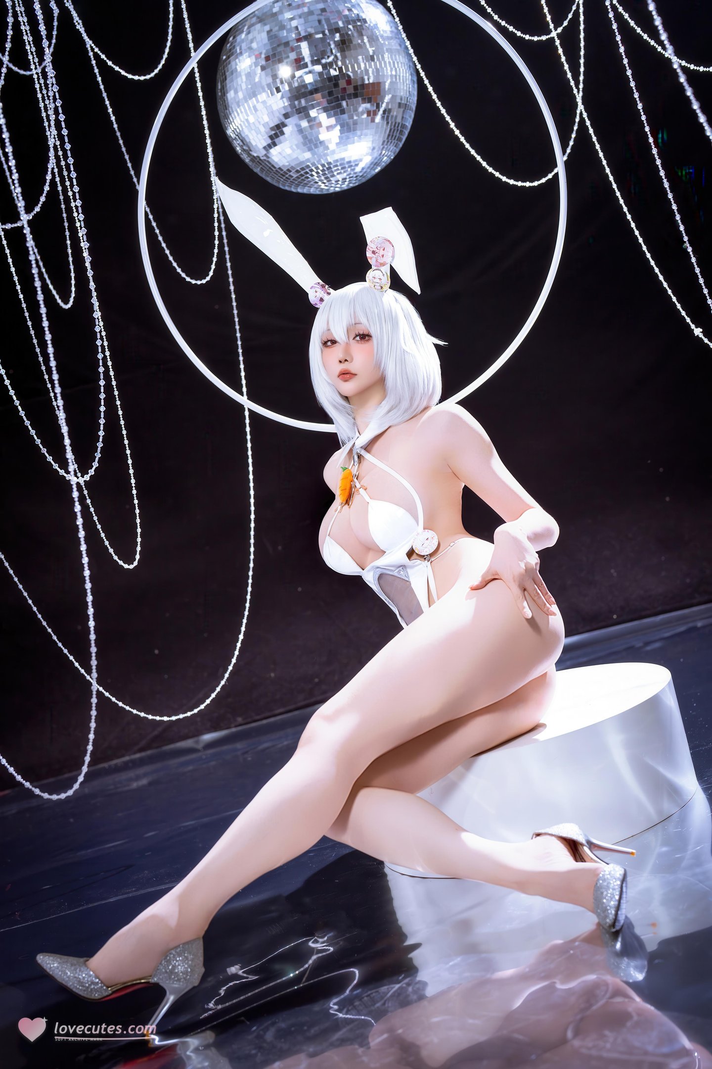 [cosplay] 星之迟迟Hoshilily - 碧蓝航线 天狼星：白兔女郎白丝巨乳 露穴美腿还原 58P