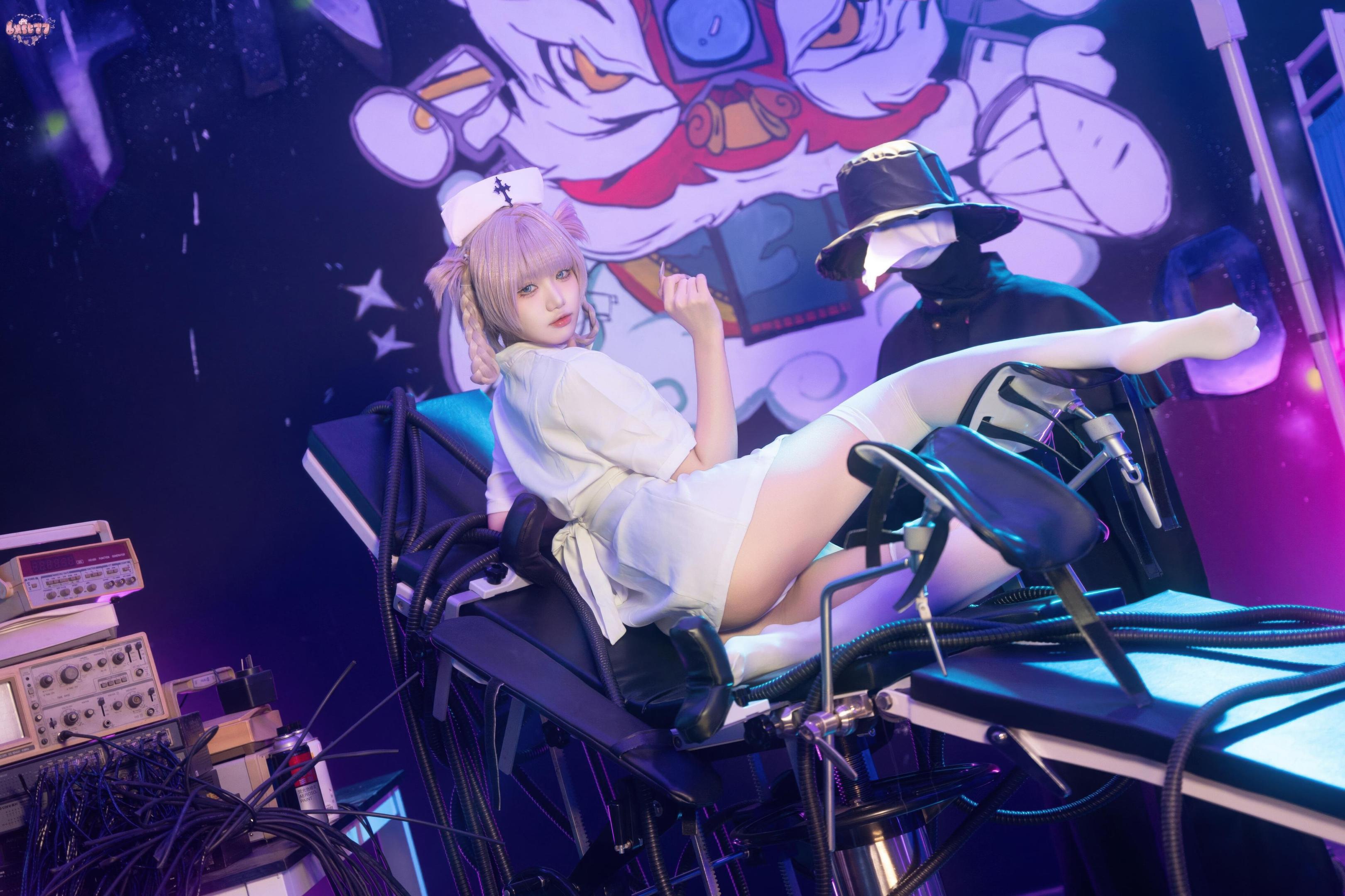 [cosplay] 柒柒要乖哦 - 彻夜之歌 小荠：护士服白丝美腿 巨乳还原 100P