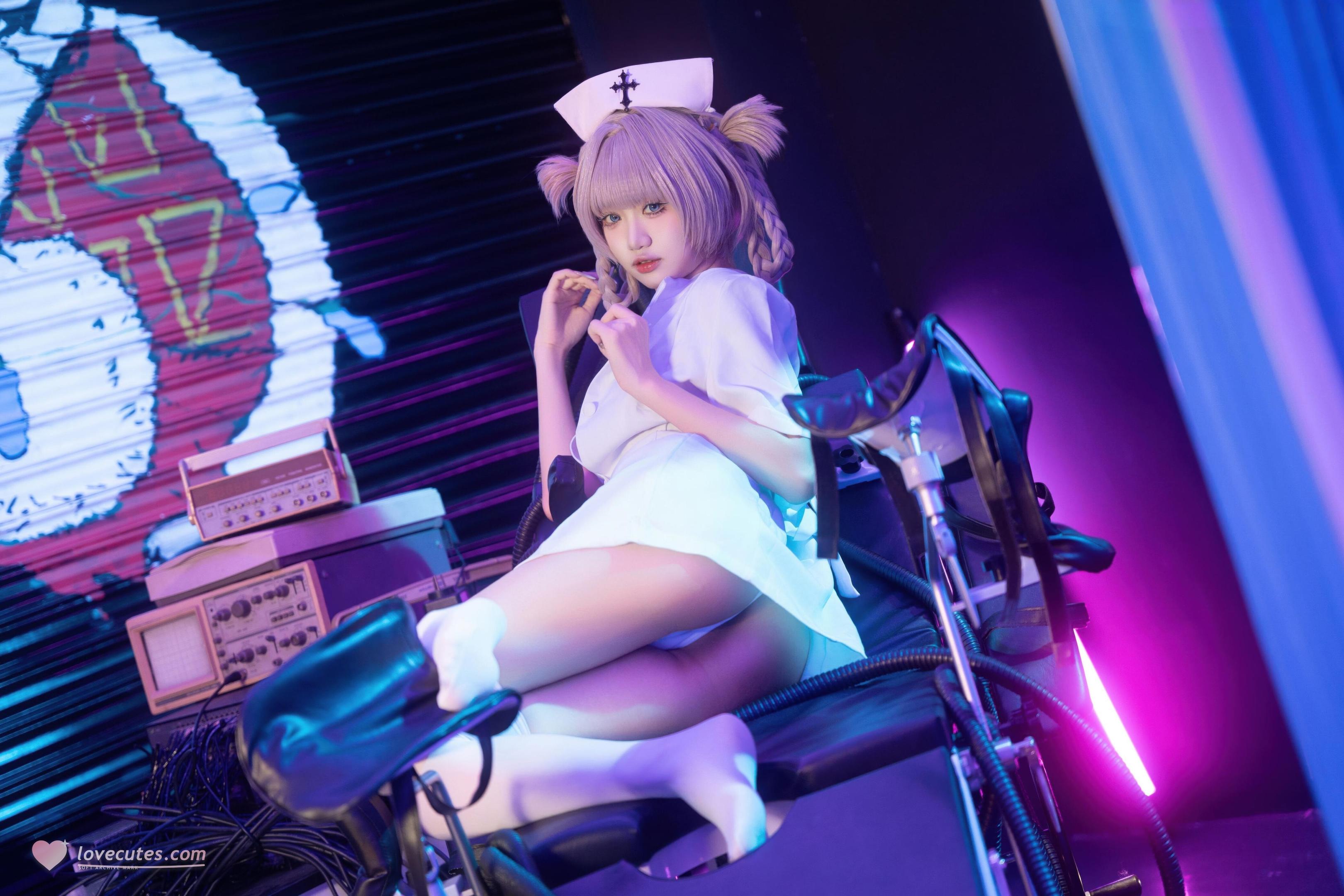 [cosplay] 柒柒要乖哦 - 彻夜之歌 小荠：护士服白丝美腿 巨乳还原 100P