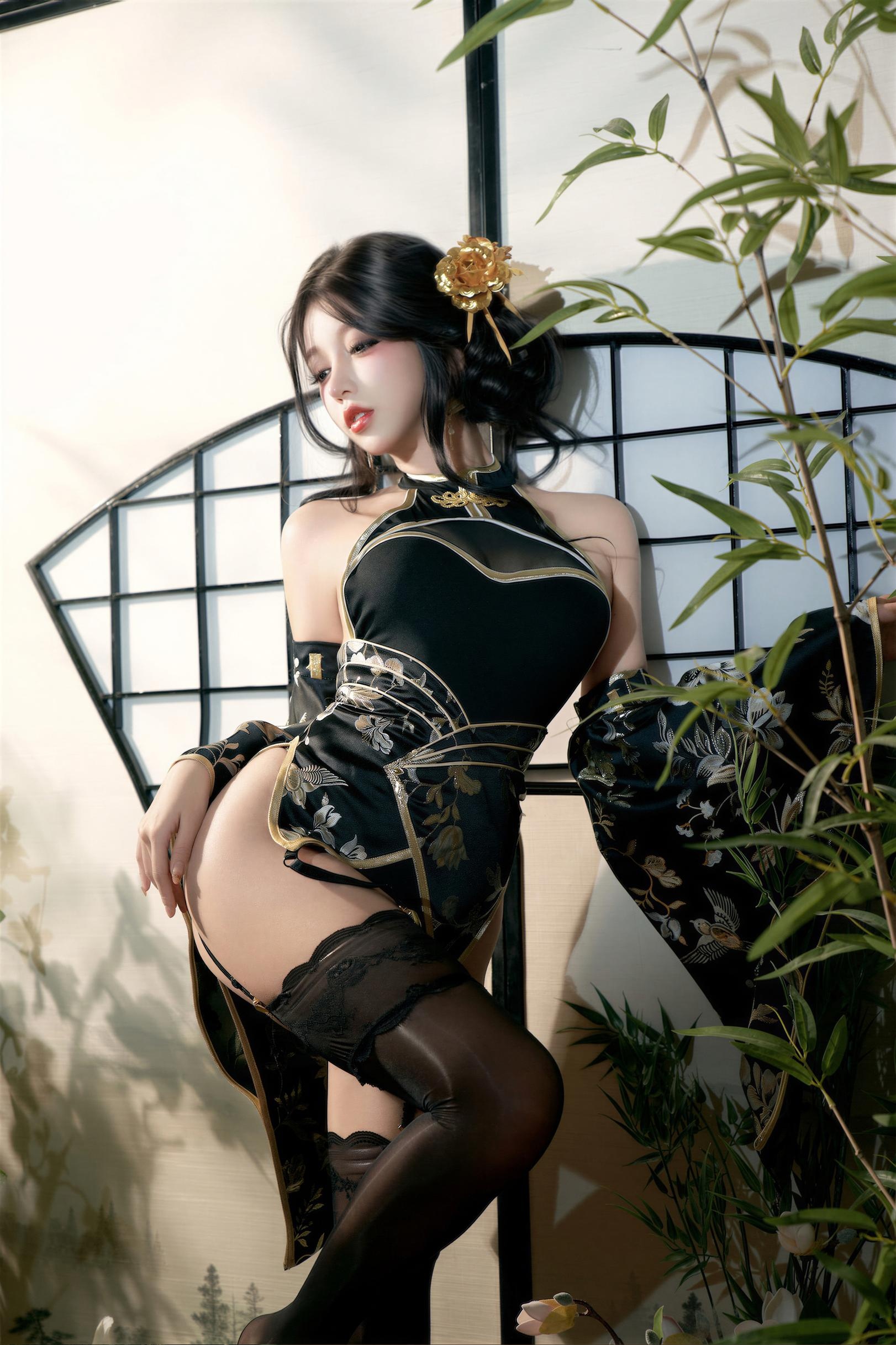 [คอสเพลย์] 米线线喵 - คุณยูโกะ: ขาเรียวสวยในชุดดำ 49P