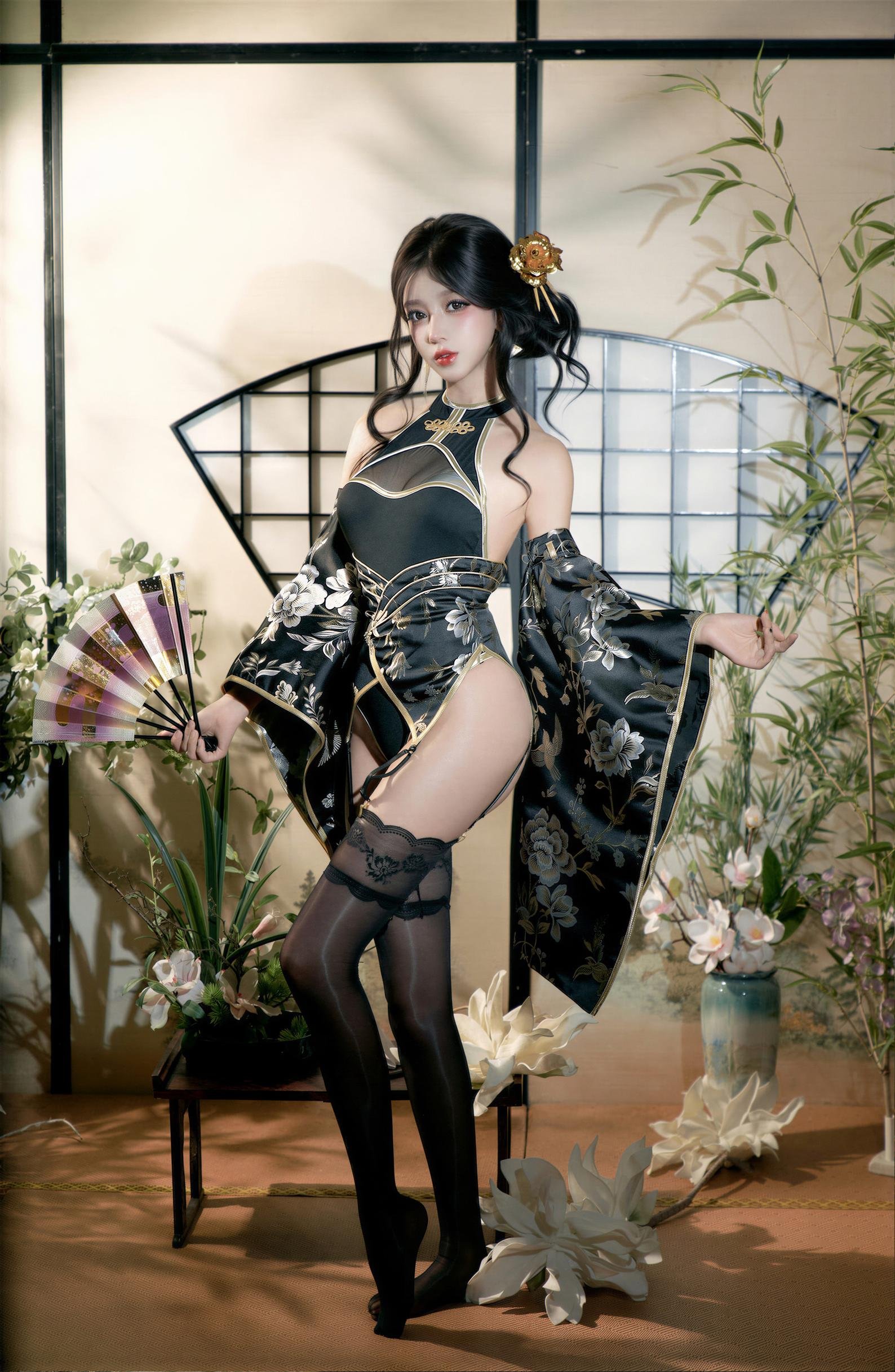 [คอสเพลย์] 米线线喵 - คุณยูโกะ: ขาเรียวสวยในชุดดำ 49P