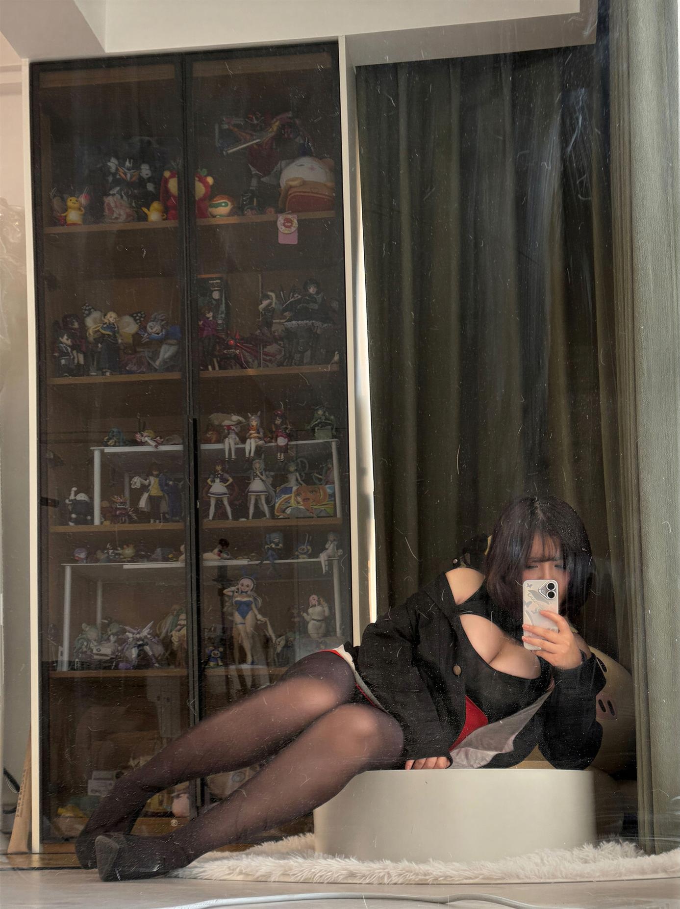 [Private] A-Ban is Very Happy Today - Office Worker Selfies: Black Stockings and Bodycon Skirt Selfies, Beautiful Legs, 76P3V