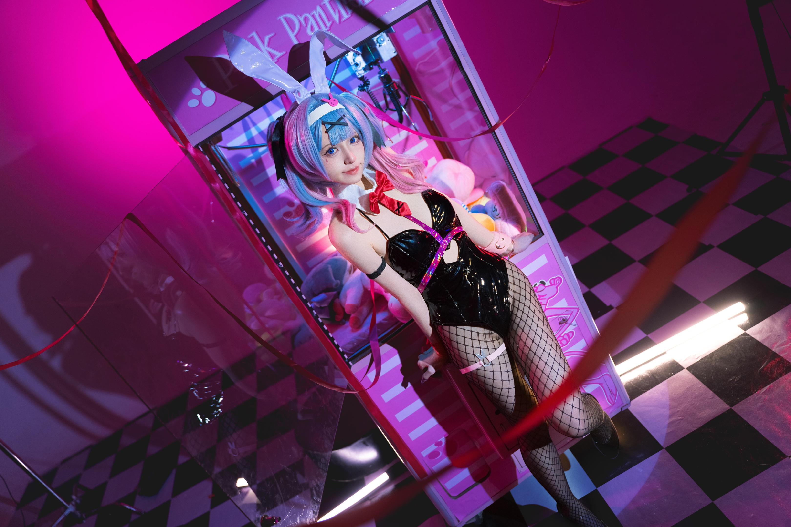 [cosplay] 双木扶苏 - 兔子洞：蓝发兔女郎网袜美腿 大尺度还原 18P
