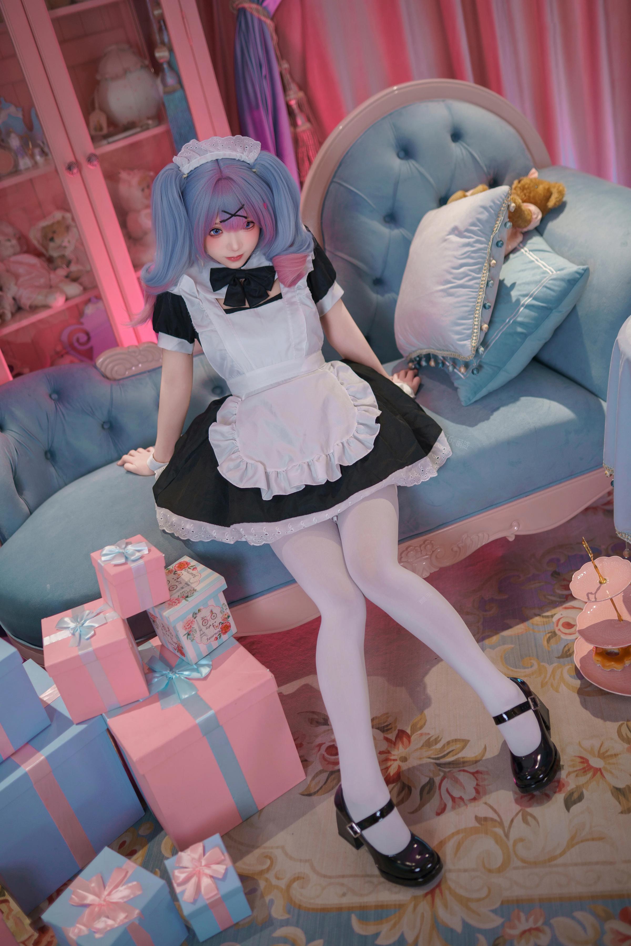 [cosplay] Bangni邦尼 - 初音未来 兔子洞女仆：蓝发女仆白丝露臀 大尺度还原 82P