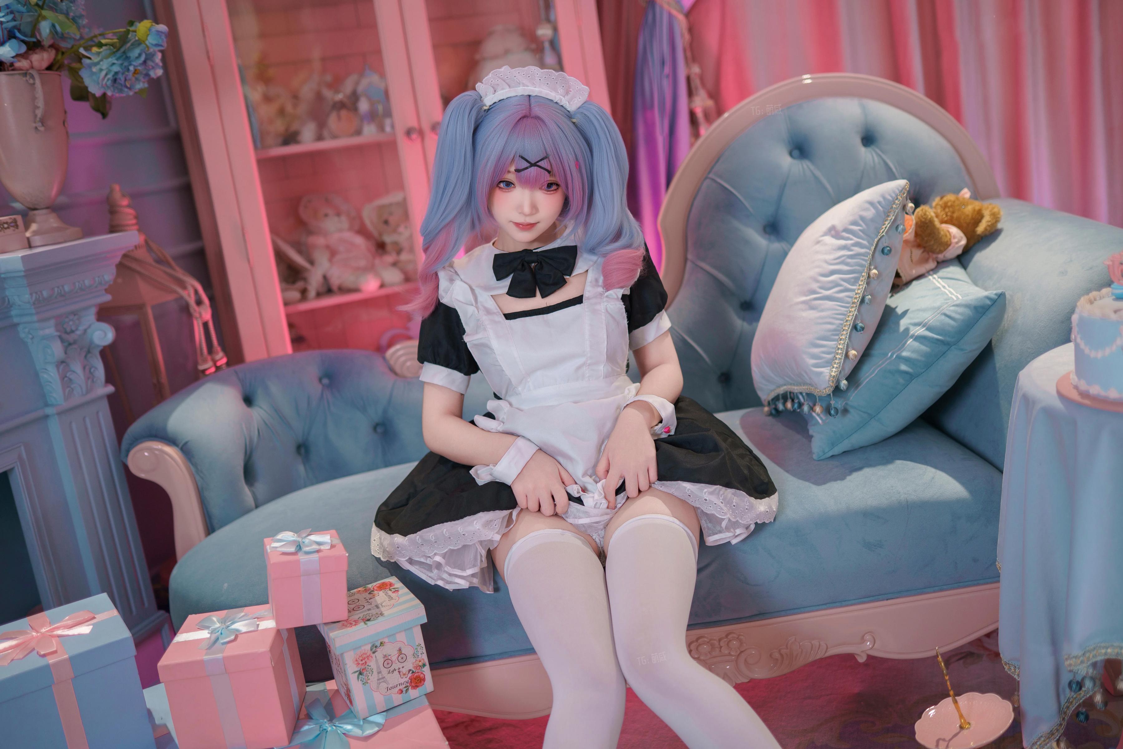 [cosplay] Bangni邦尼 - 初音未来 兔子洞女仆：蓝发女仆白丝露臀 大尺度还原 82P