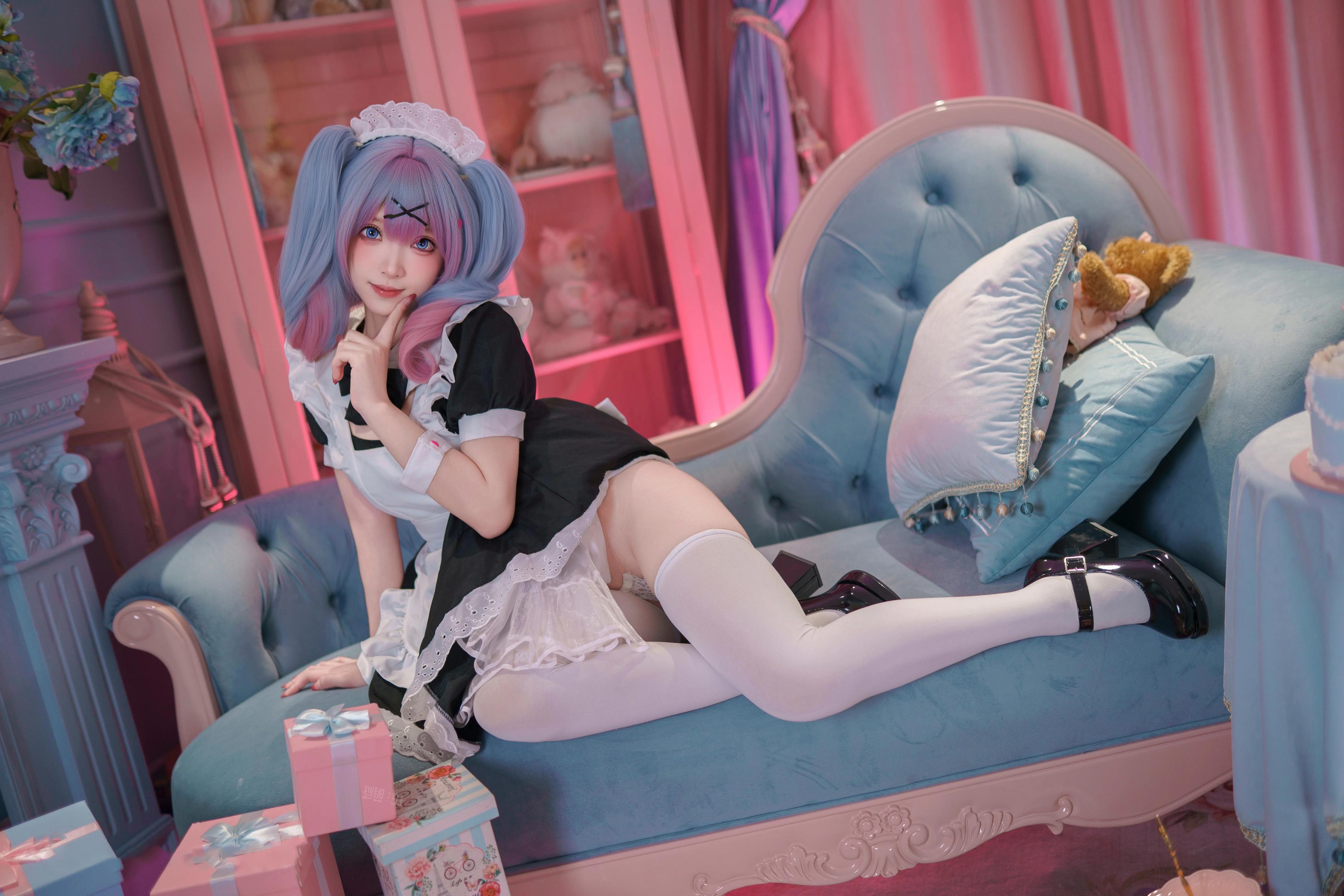 [cosplay] Bangni邦尼 - 初音未来 兔子洞女仆：蓝发女仆白丝露臀 大尺度还原 82P