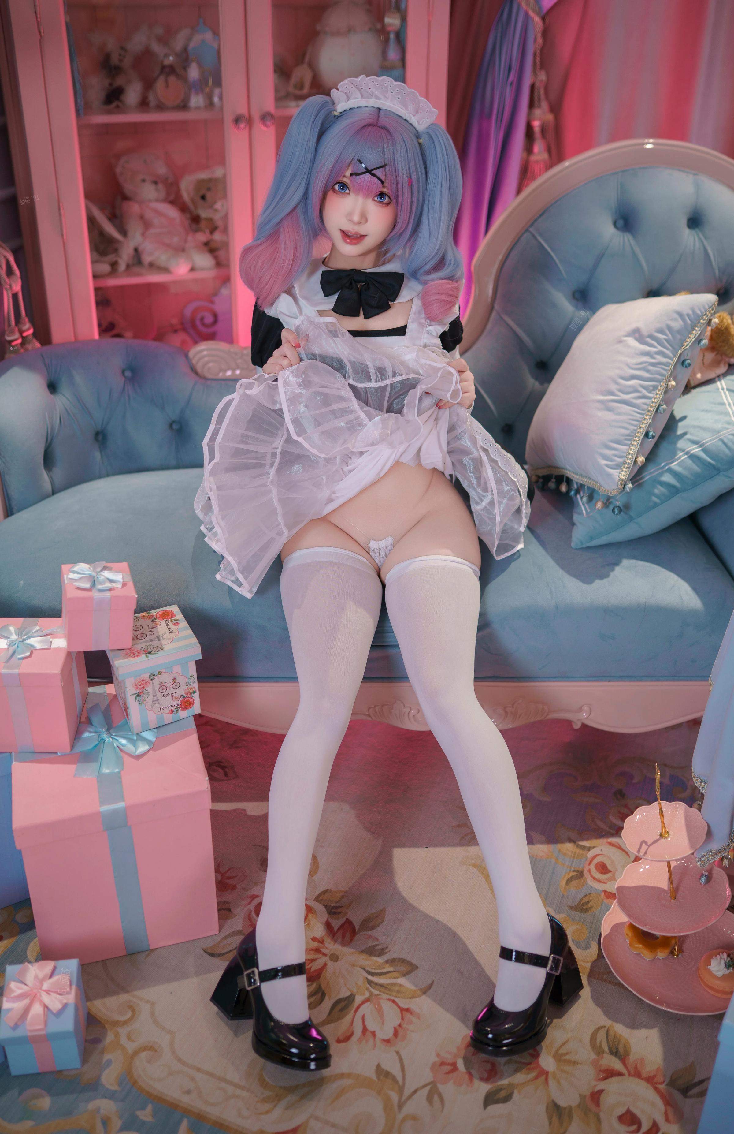 [cosplay] Bangni邦尼 - 初音未来 兔子洞女仆：蓝发女仆白丝露臀 大尺度还原 82P