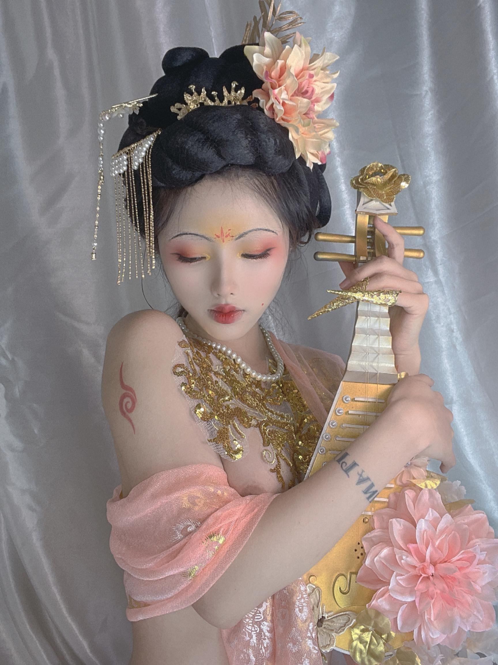 [私房] 钛合金TiTi - 贵妃：粉金薄纱半裸美胸 古风私房 32P