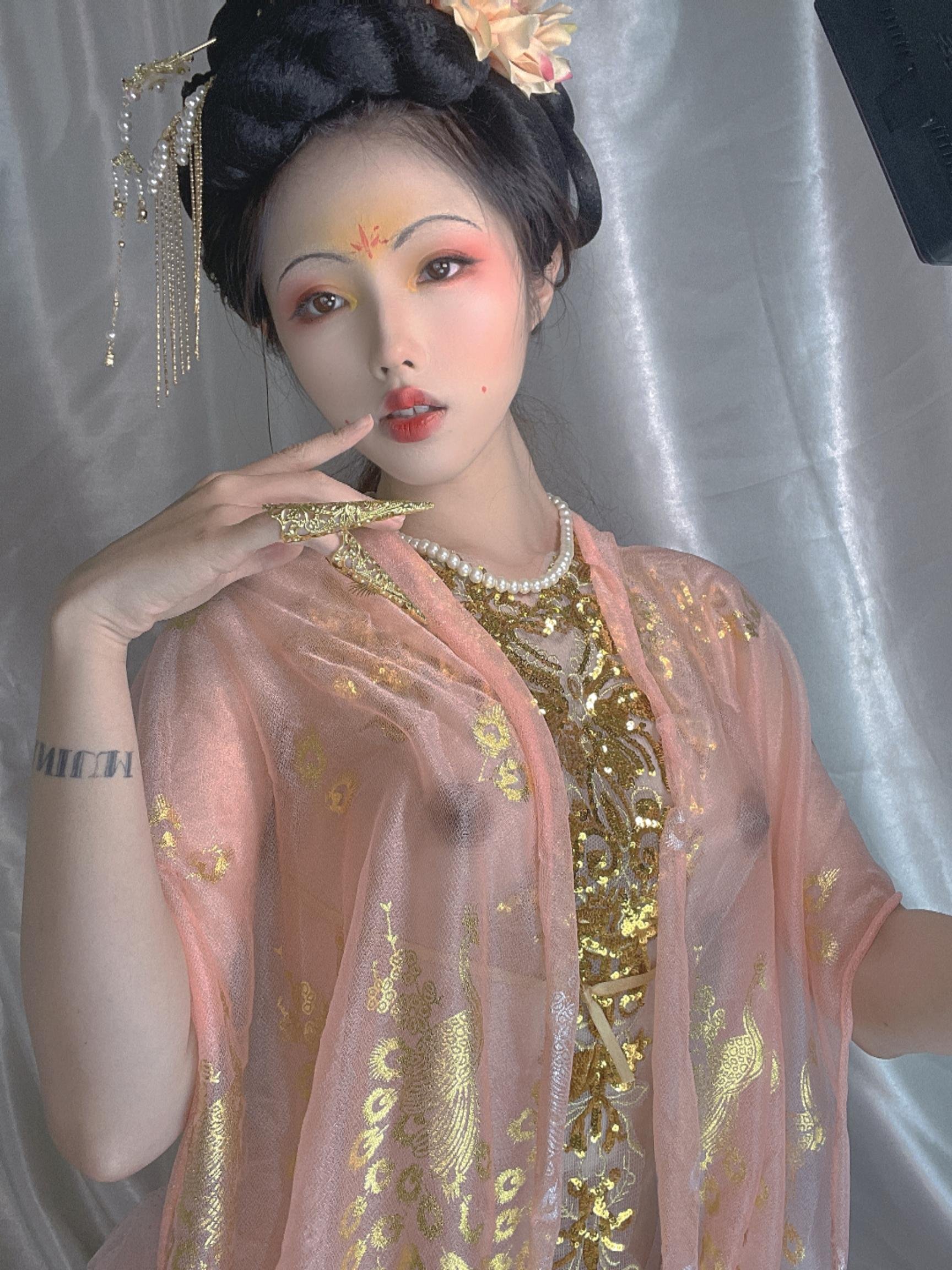 [私房] 钛合金TiTi - 贵妃：粉金薄纱半裸美胸 古风私房 32P