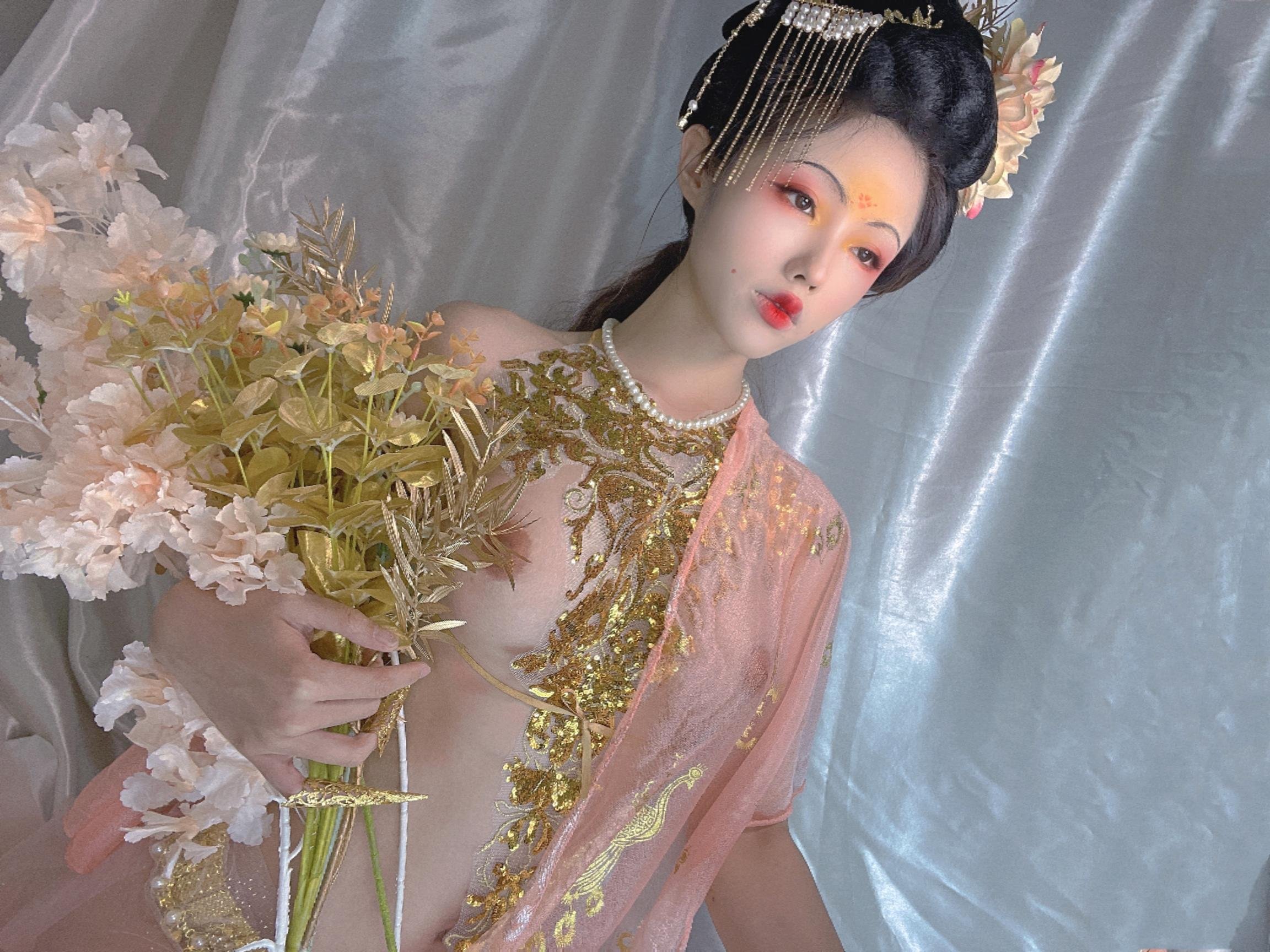 [私房] 钛合金TiTi - 贵妃：粉金薄纱半裸美胸 古风私房 32P