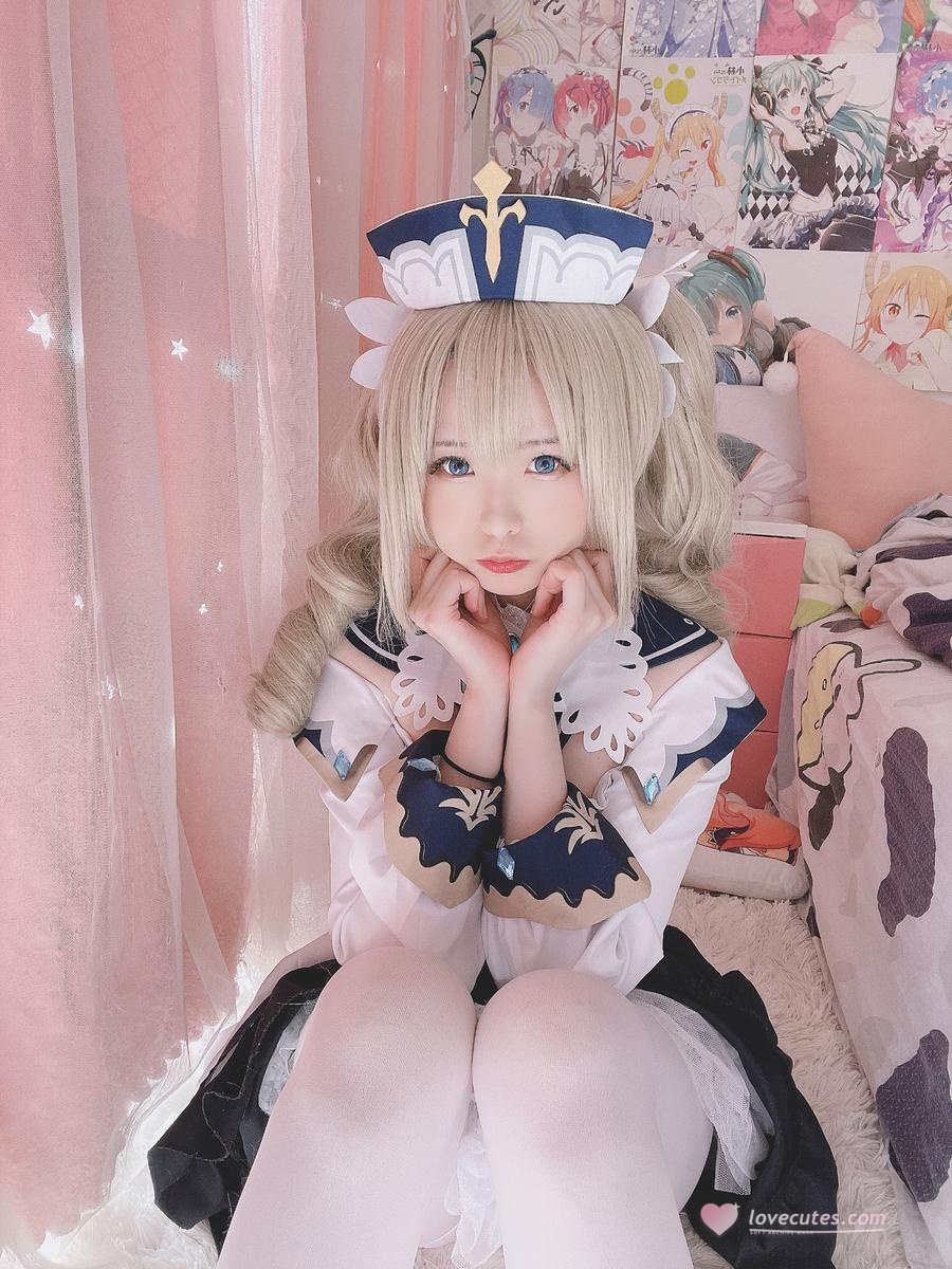 [cosplay] 习呆呆 - 原神 芭芭拉：白丝露点美腿大尺度还原 52P2V