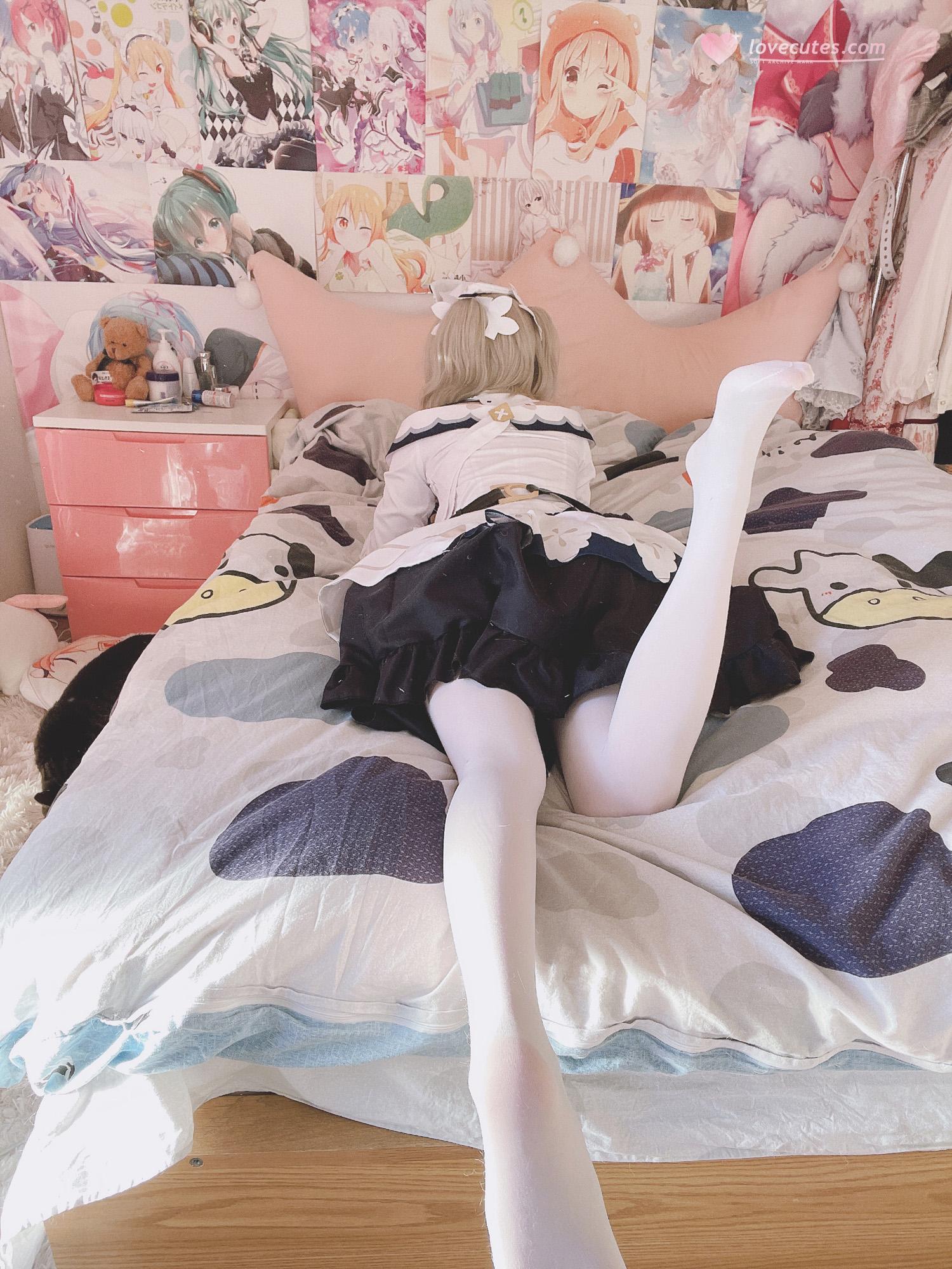 [cosplay] 习呆呆 - 原神 芭芭拉：白丝露点美腿大尺度还原 52P2V