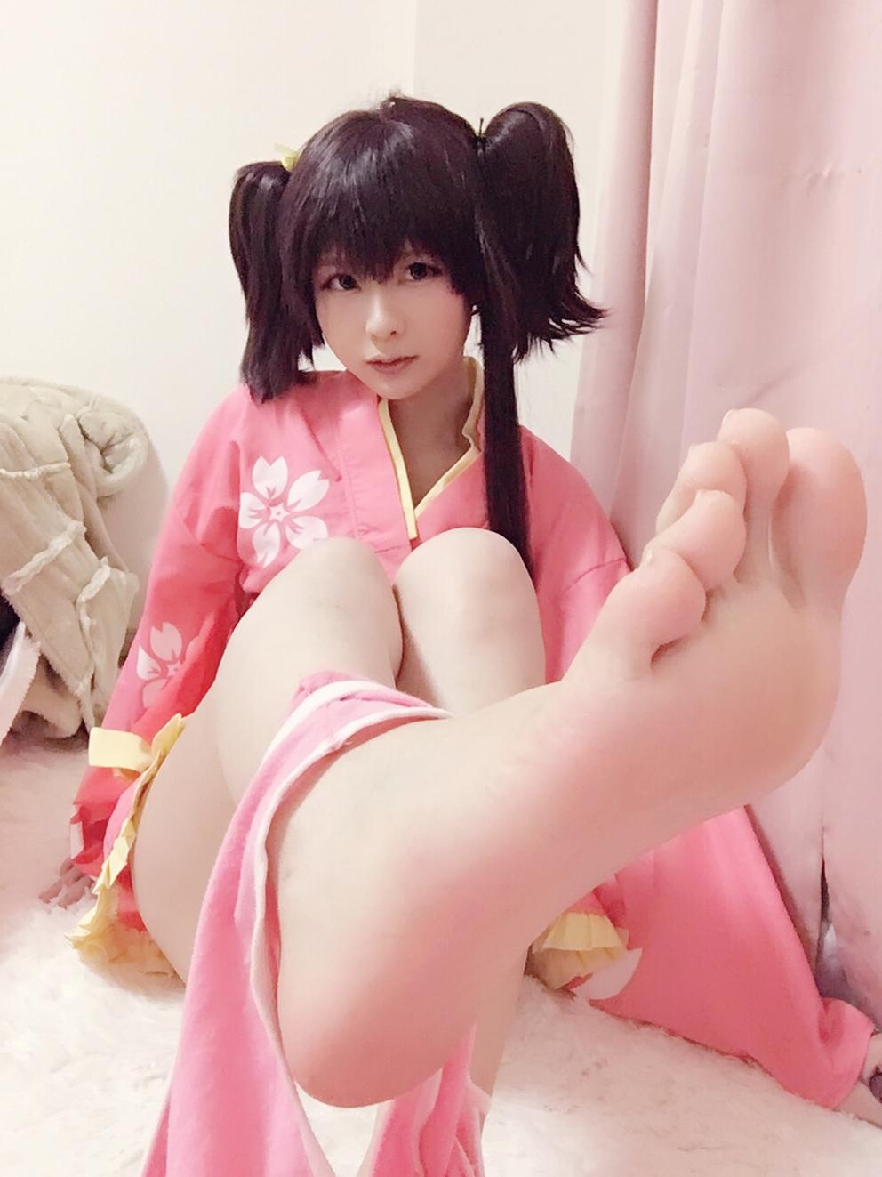 [cosplay] 习呆呆 - 甲铁城的卡巴内瑞 无名：粉衣露点美腿大尺度还原 36P3V