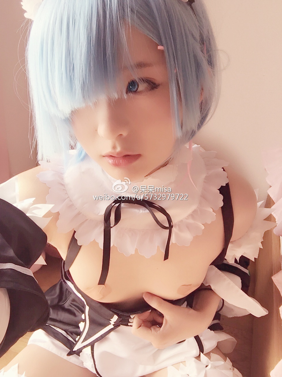 [cosplay] 习呆呆 - Re:从零 雷姆：女仆白丝露点大尺度还原 34P1V