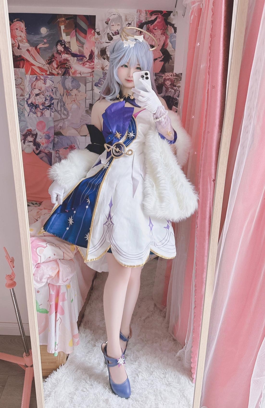 [cosplay] 习呆呆 - 崩坏：星穹铁道 知更鸟：礼裙露点大尺度还原 17P1V