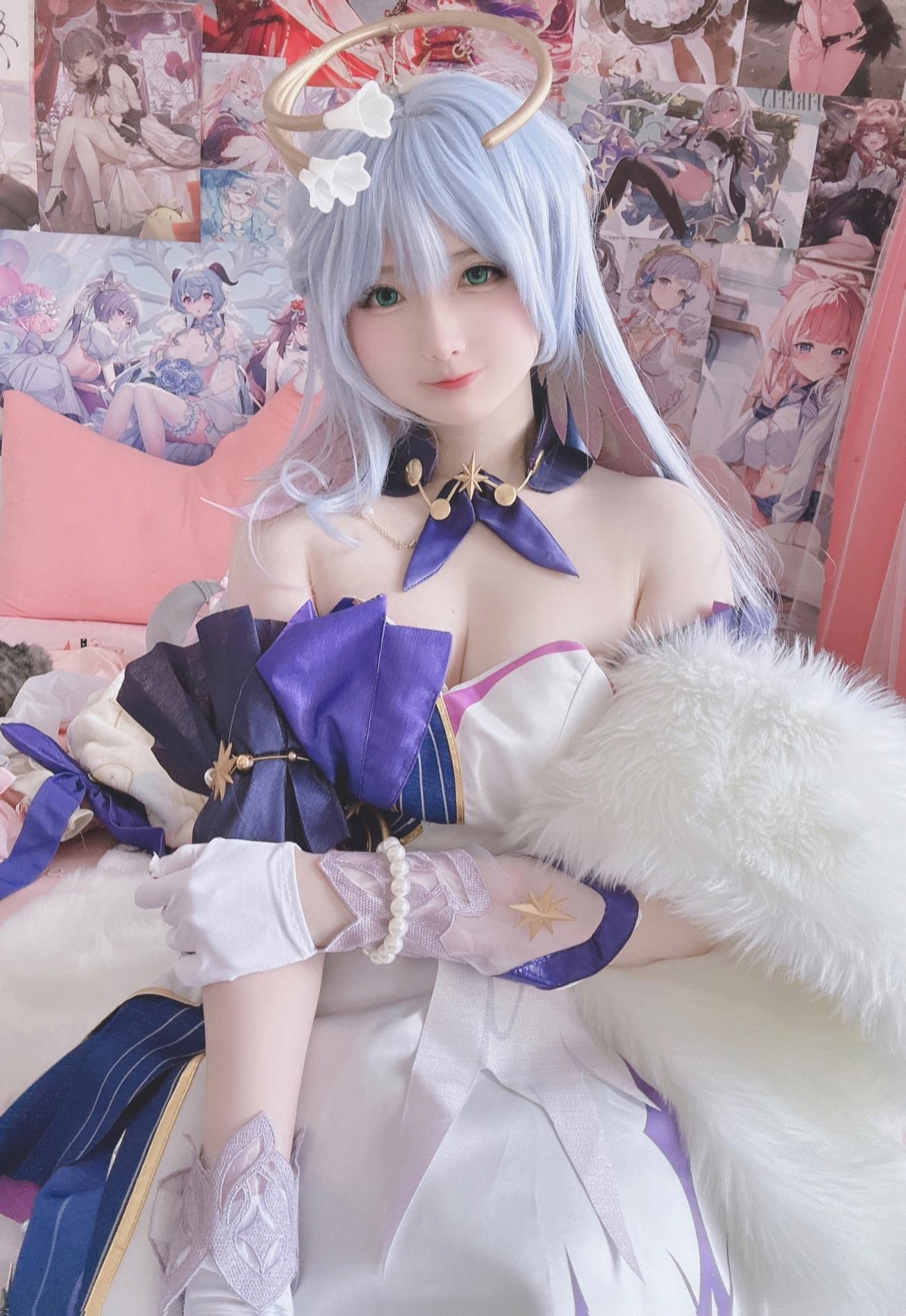 [cosplay] 习呆呆 - 崩坏：星穹铁道 知更鸟：礼裙露点大尺度还原 17P1V