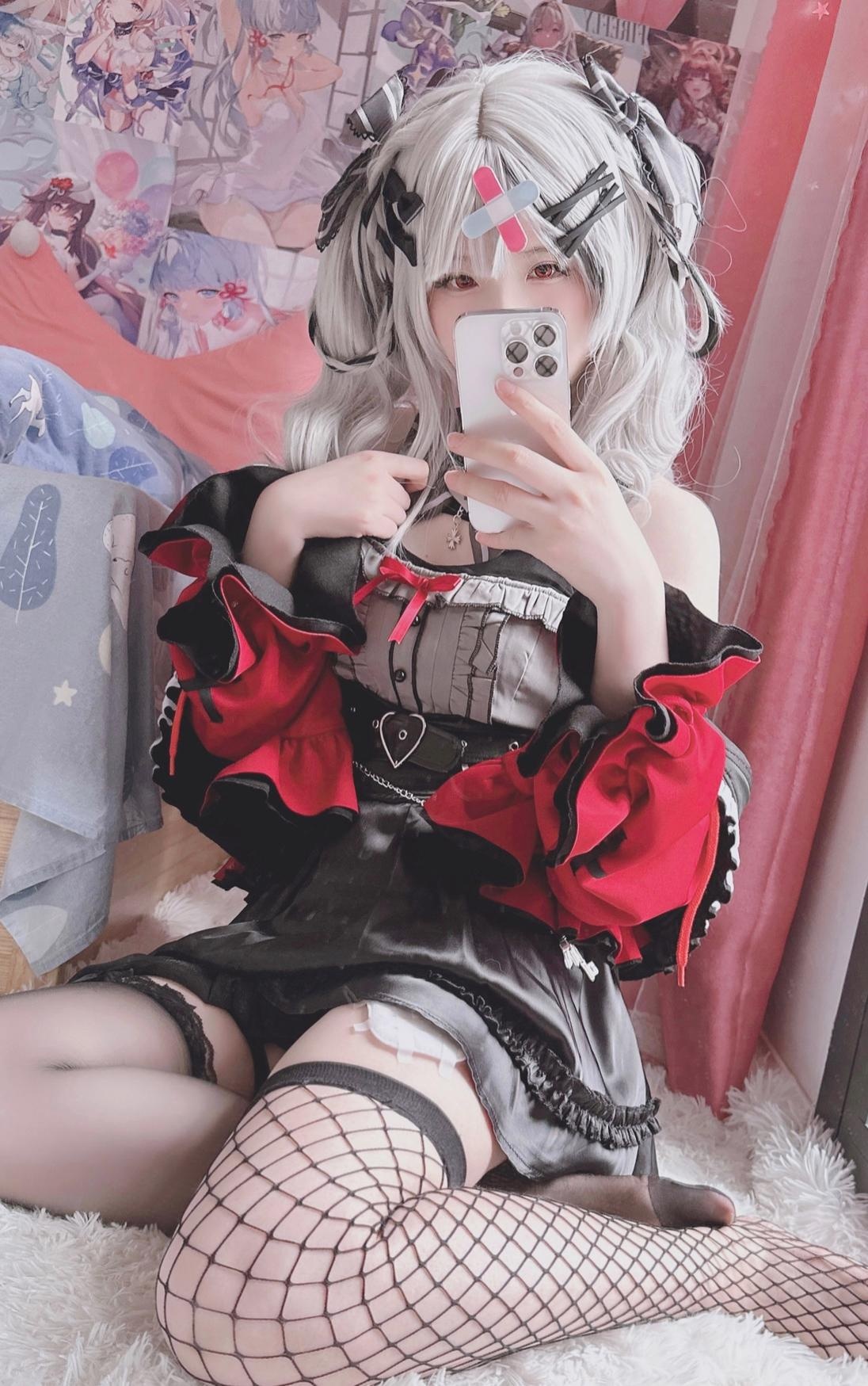 [cosplay] 习呆呆 - 沙花叉クロヱ：黑丝网袜露点大尺度还原 13P