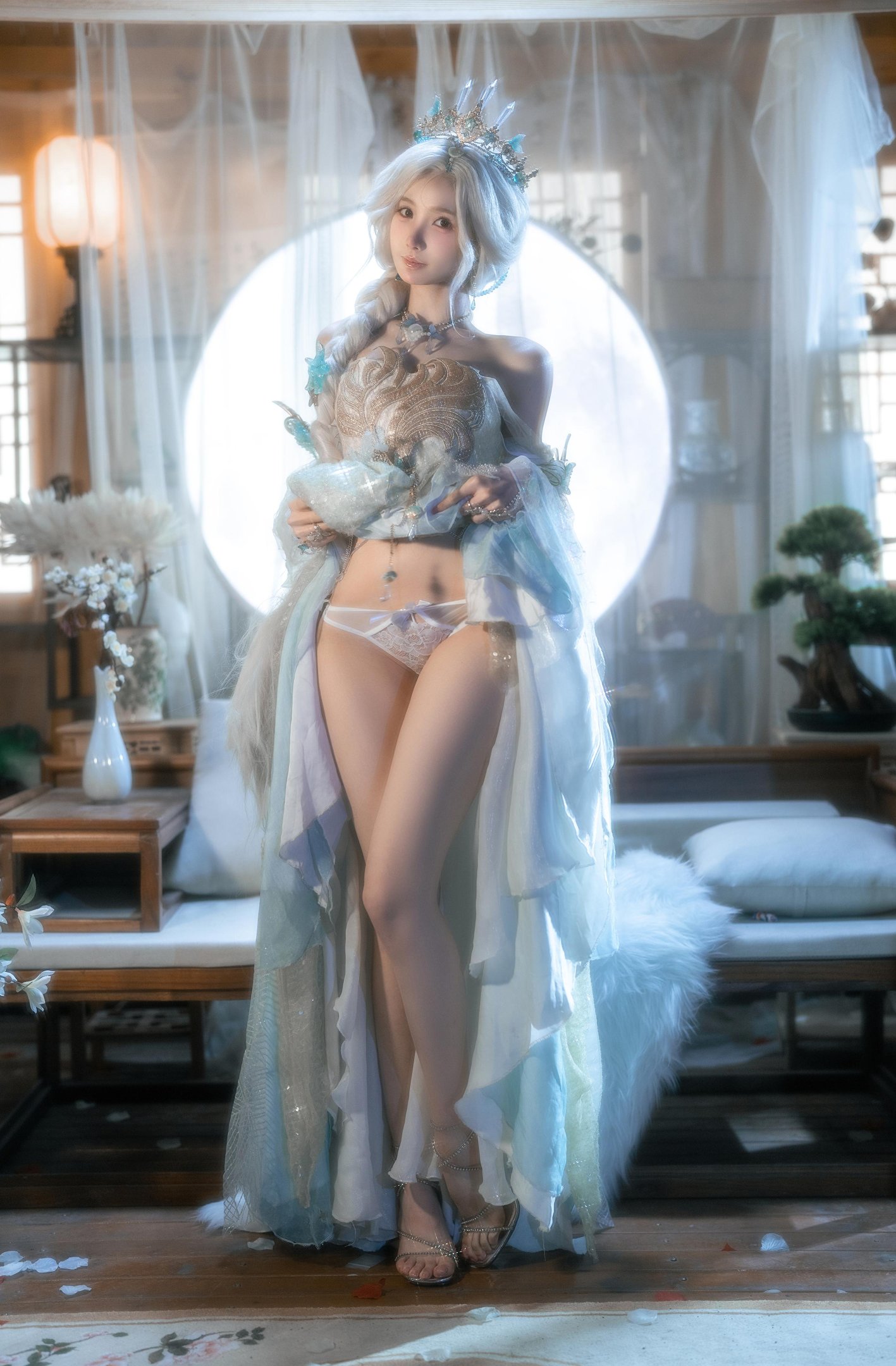 [cosplay] 橙子喵酱 - 逆水寒：白发古风露背美腿还原 50P