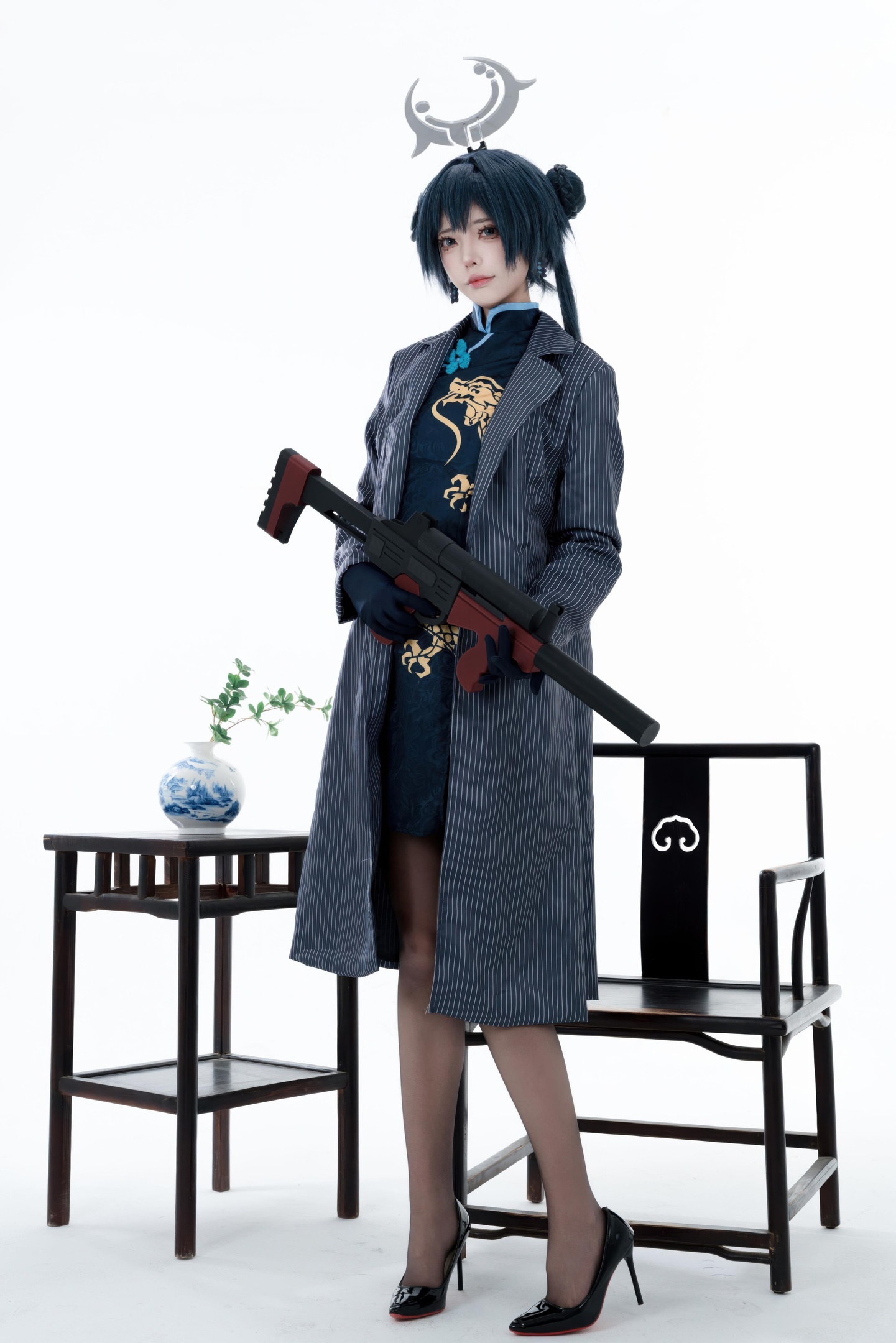 [cosplay] 君颜圆又圆 - 龙华妃咲：블랙 골드 치파오 검은 스타킹 총기 소품 대담한 노출 153P3V