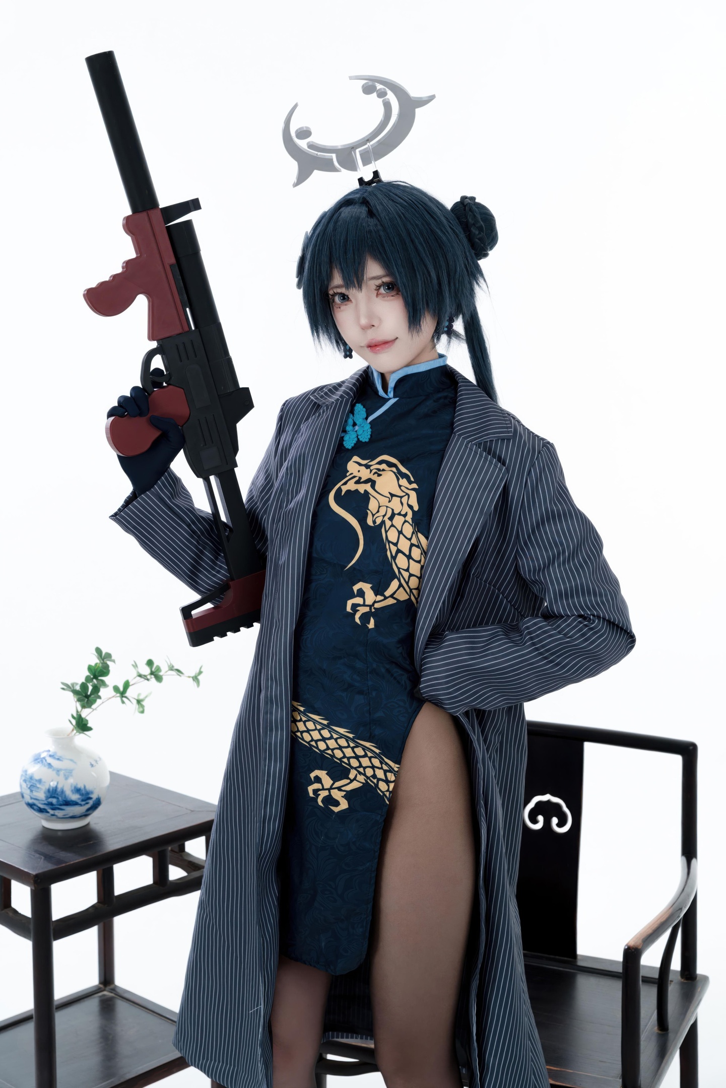 [cosplay] 君颜圆又圆 - 龙华妃咲：블랙 골드 치파오 검은 스타킹 총기 소품 대담한 노출 153P3V