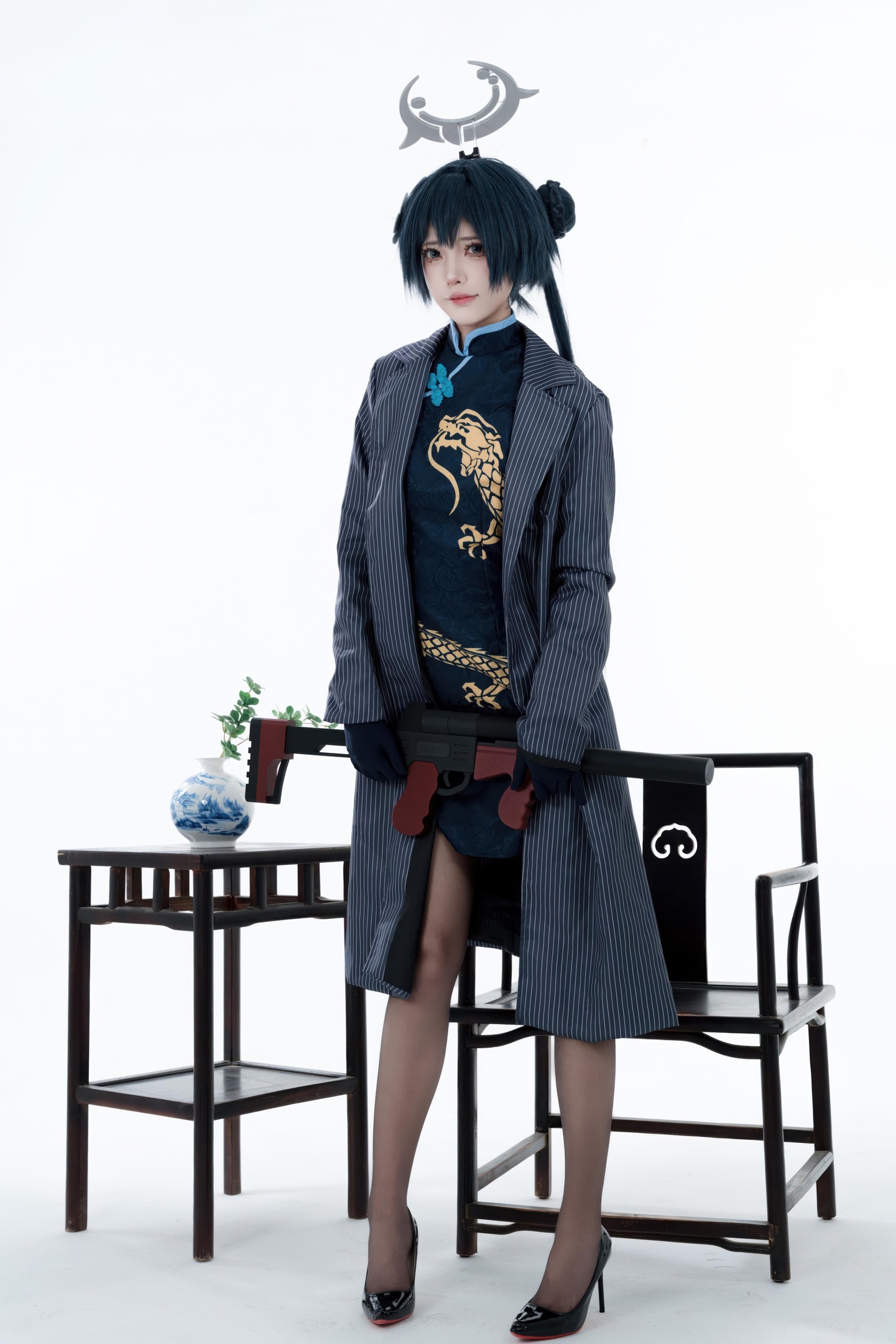 [cosplay] 君颜圆又圆 - 龙华妃咲：블랙 골드 치파오 검은 스타킹 총기 소품 대담한 노출 153P3V