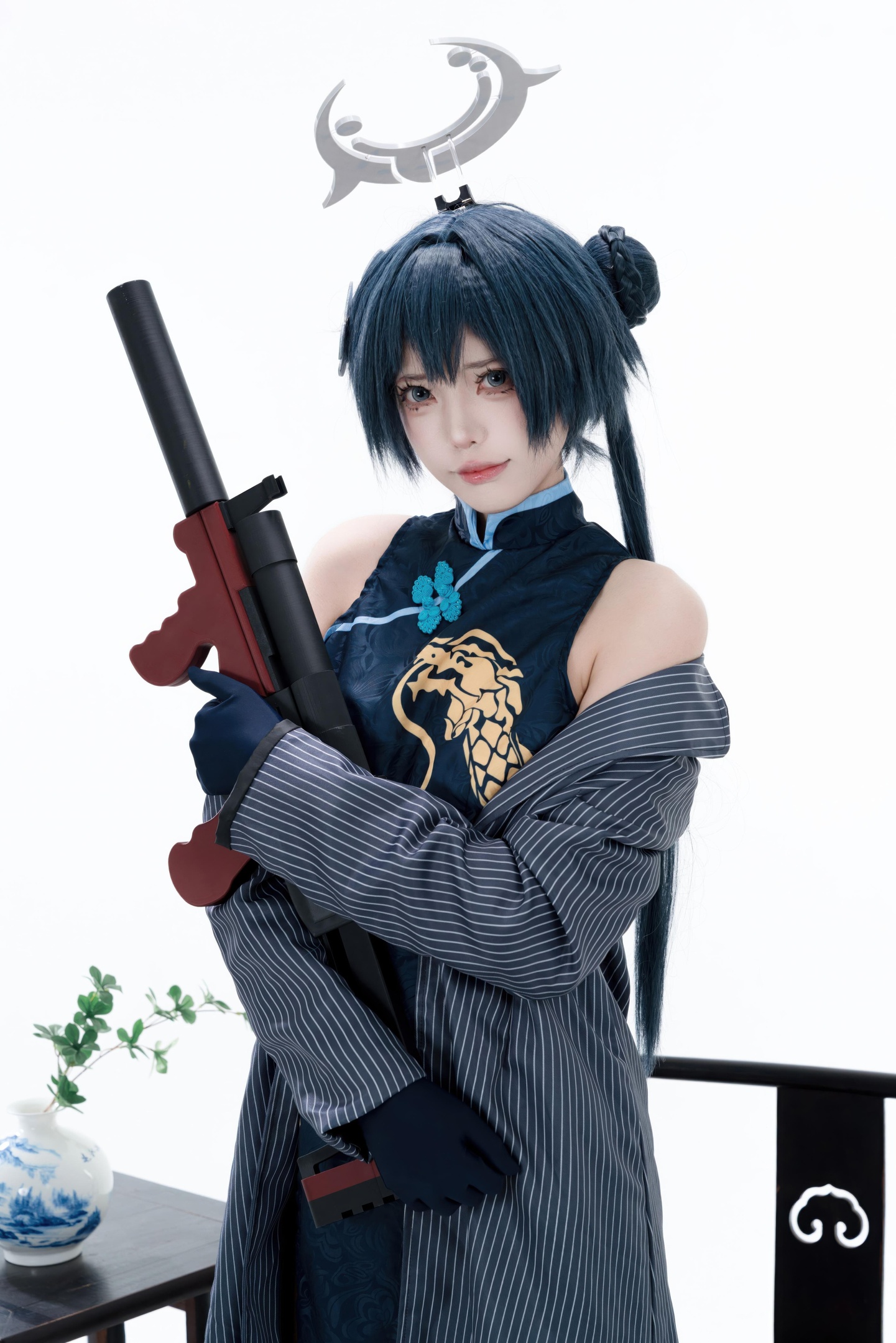 [cosplay] 君颜圆又圆 - 龙华妃咲：블랙 골드 치파오 검은 스타킹 총기 소품 대담한 노출 153P3V