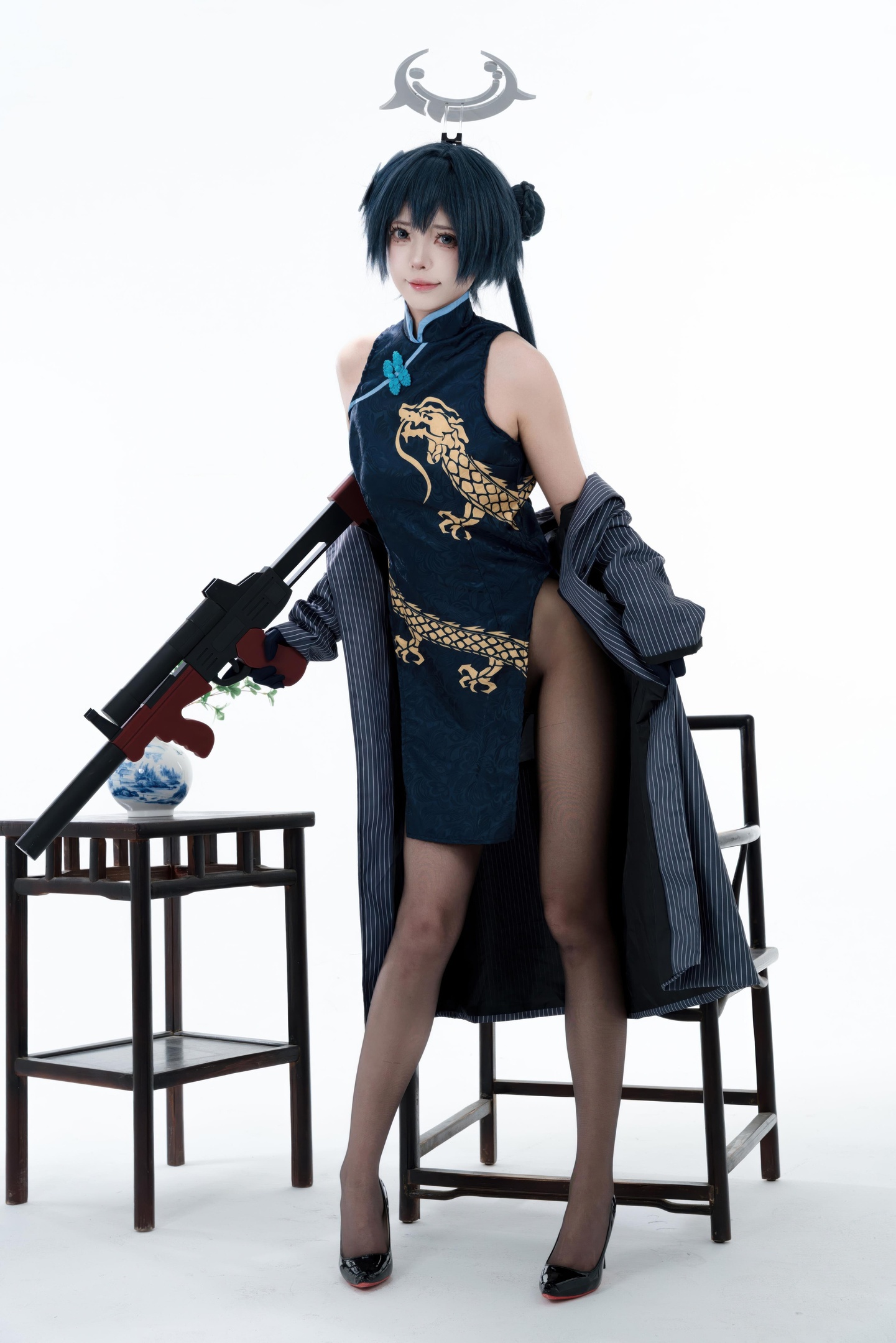 [cosplay] 君颜圆又圆 - 龙华妃咲：블랙 골드 치파오 검은 스타킹 총기 소품 대담한 노출 153P3V