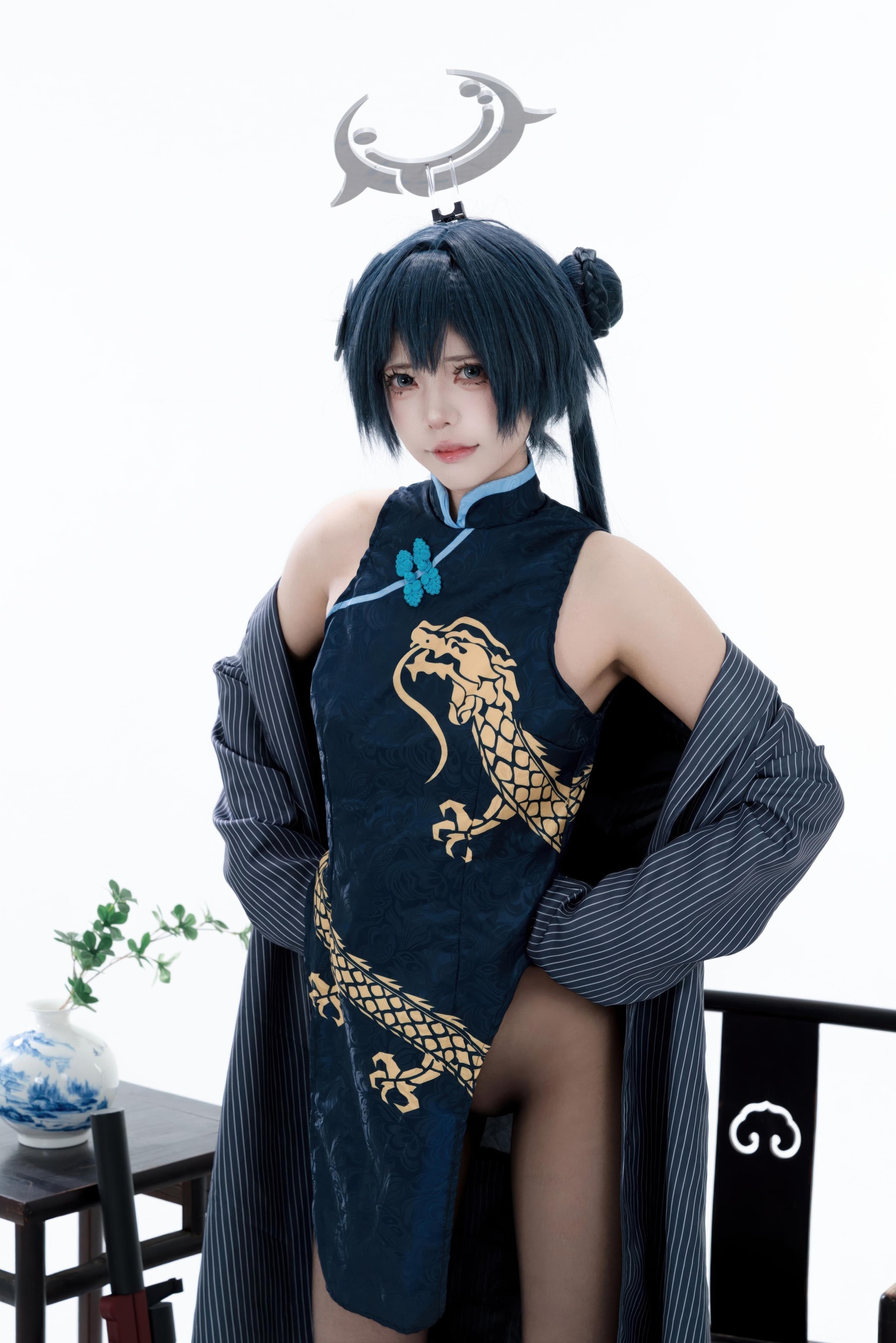 [cosplay] 君颜圆又圆 - 龙华妃咲：블랙 골드 치파오 검은 스타킹 총기 소품 대담한 노출 153P3V