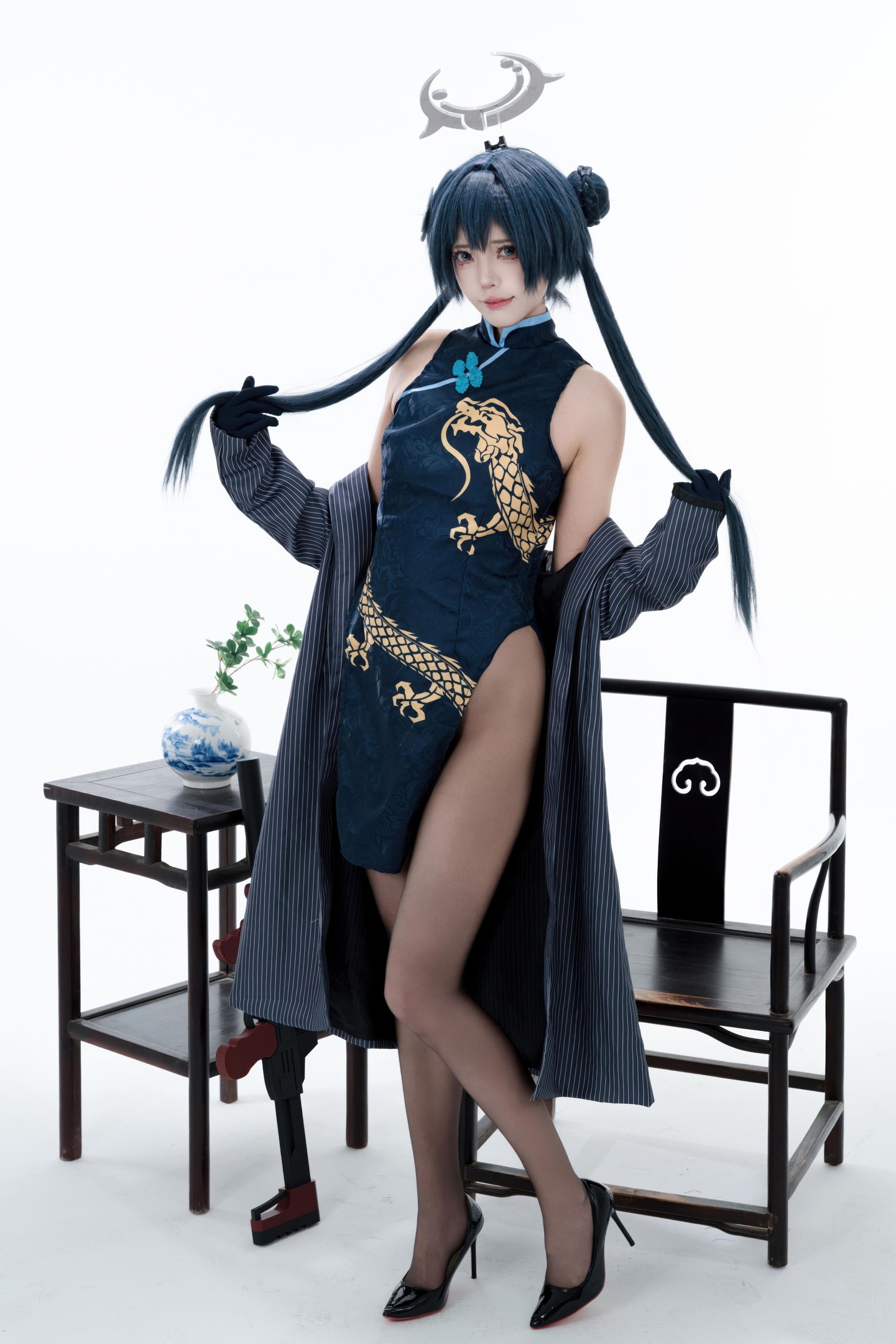 [cosplay] 君颜圆又圆 - 龙华妃咲：블랙 골드 치파오 검은 스타킹 총기 소품 대담한 노출 153P3V
