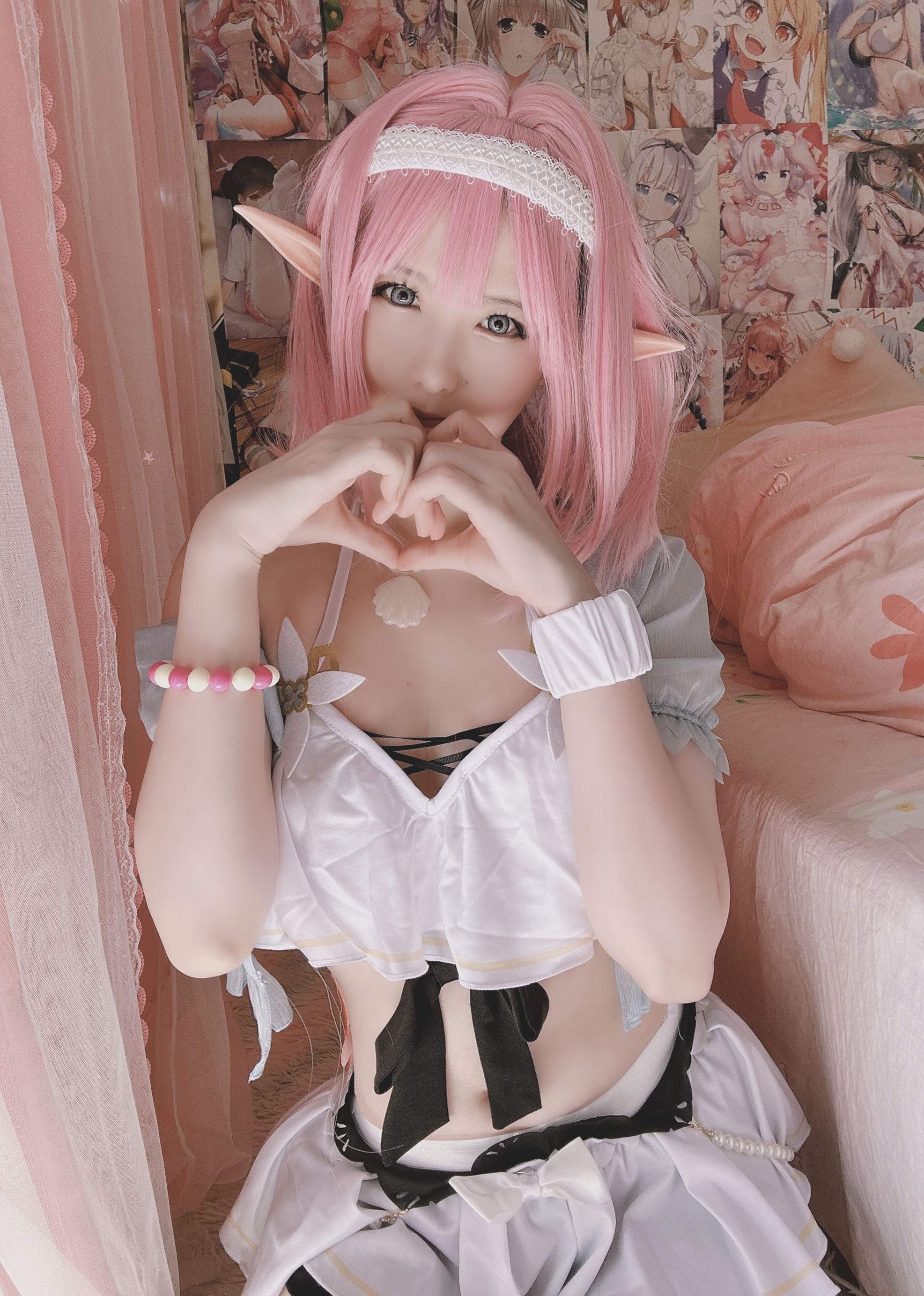 [cosplay] 习呆呆 - 爱莉希雅：粉发女仆露点大尺度还原 14P