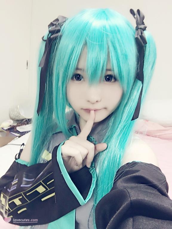 [cosplay] 习呆呆 - 初音未来：蓝绿双马尾露点黑丝诱惑 31P2V