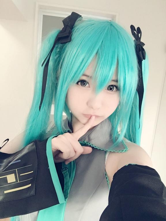 [cosplay] 习呆呆 - 初音未来：蓝绿双马尾露点黑丝诱惑 31P2V