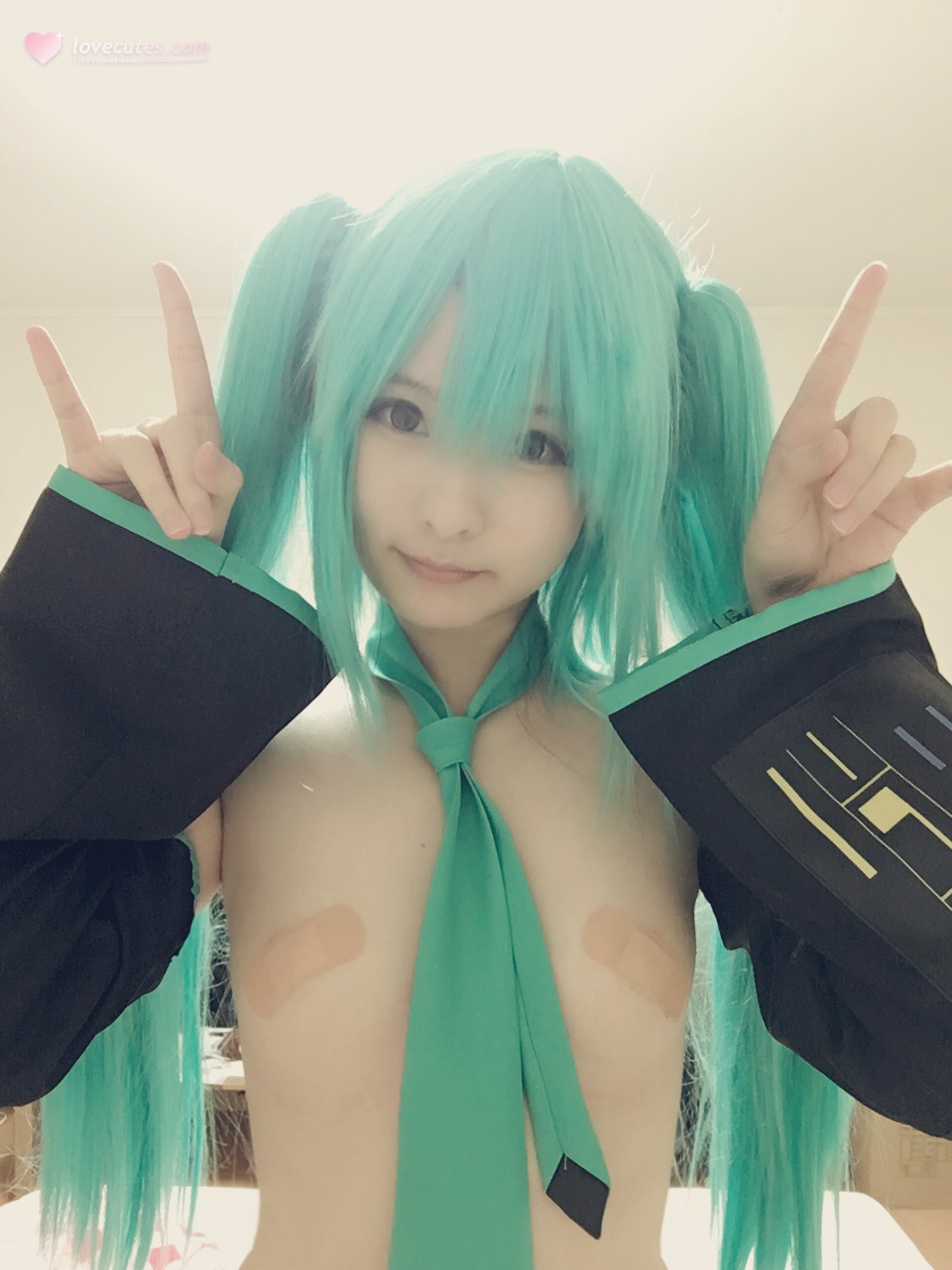 [cosplay] 习呆呆 - 初音未来：蓝绿双马尾露点黑丝诱惑 31P2V