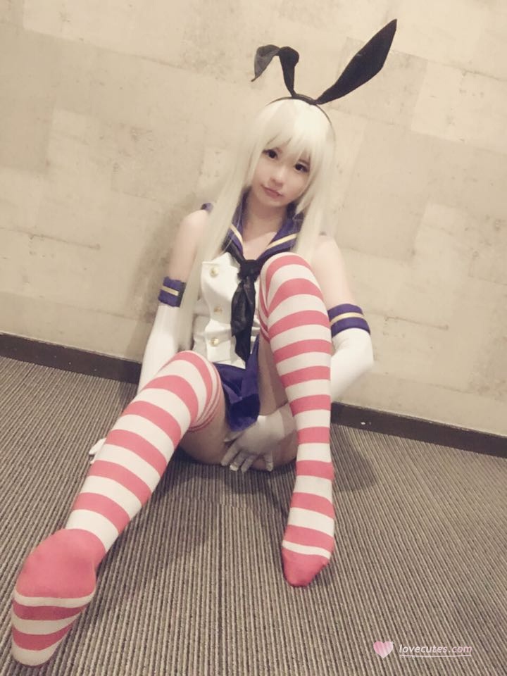 [cosplay] 习呆呆 - 岛风：红白条纹袜露点美腿还原 42P2V