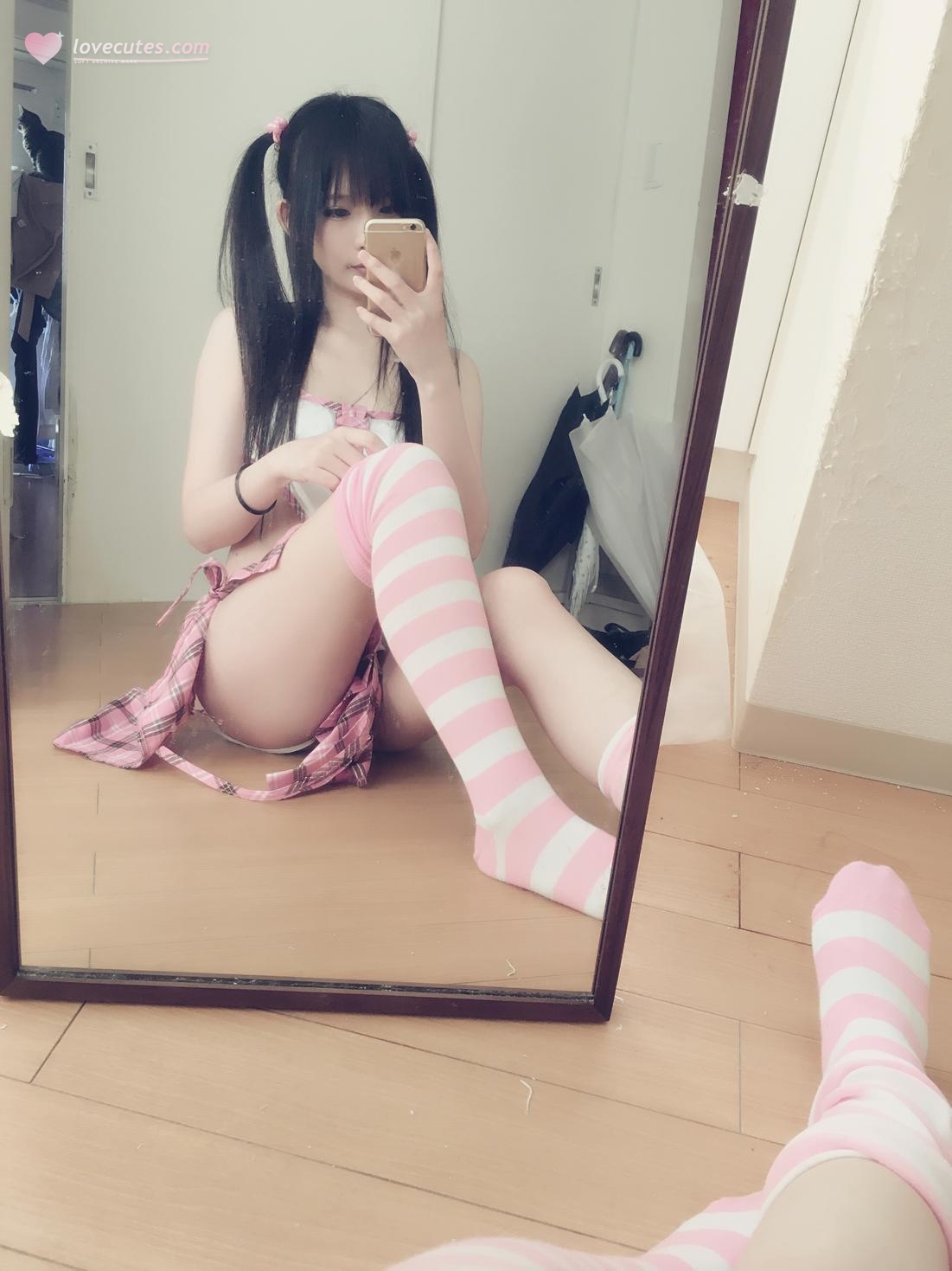 [私房] 习呆呆 - 粉色制服：条纹白丝双马尾露点私拍 30P