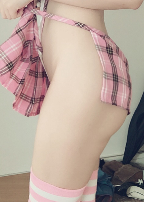 [私房] 习呆呆 - 粉色制服：条纹白丝双马尾露点私拍 30P