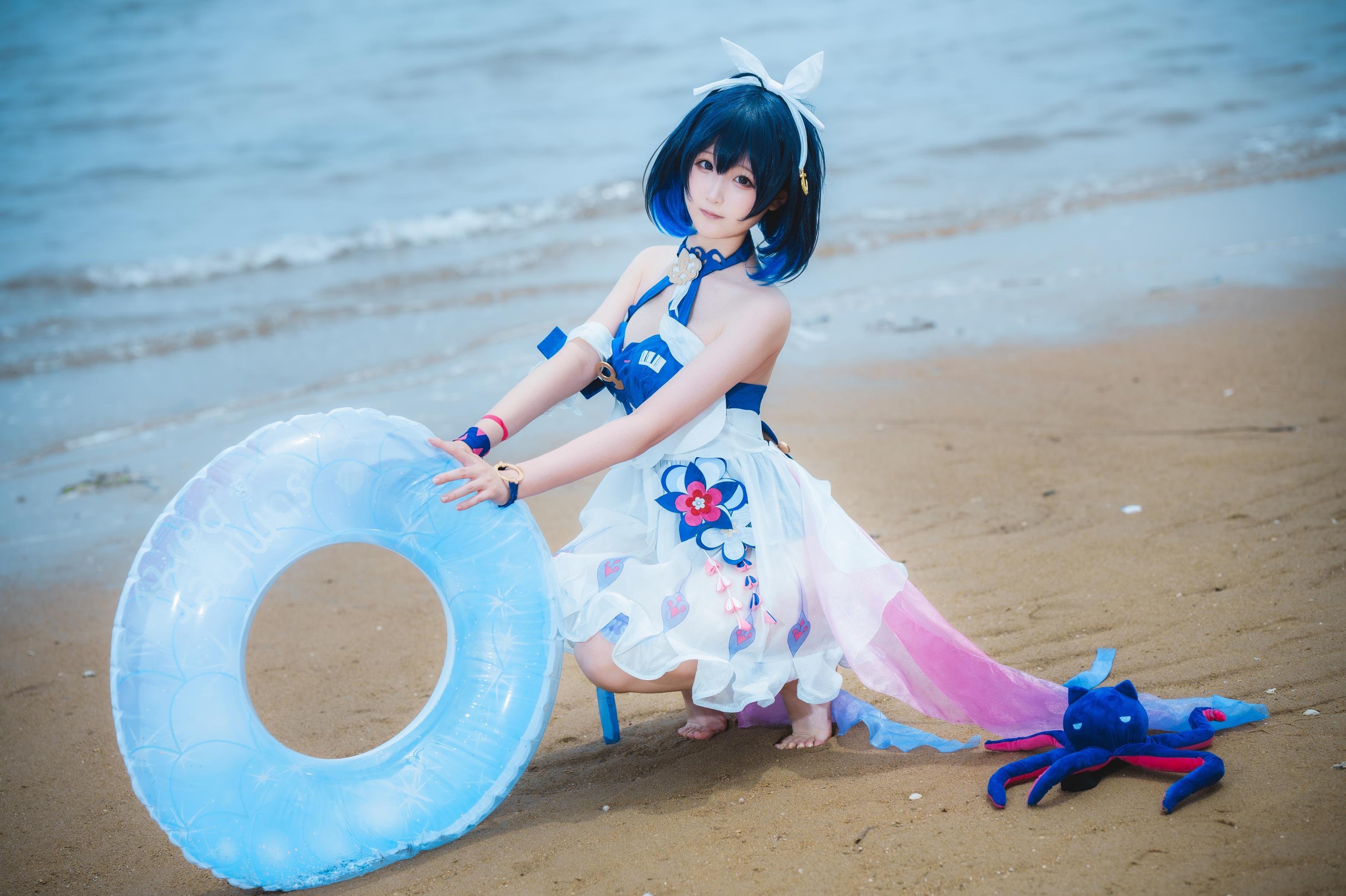 [cosplay] Seele麦麦 - 希尔彼岸浪花物语·海滩：蓝白泳装海滩白丝美腿 72P
