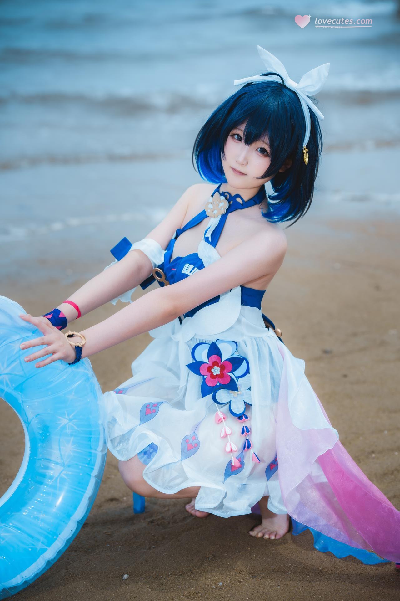 [cosplay] Seele麦麦 - 希尔彼岸浪花物语·海滩：蓝白泳装海滩白丝美腿 72P