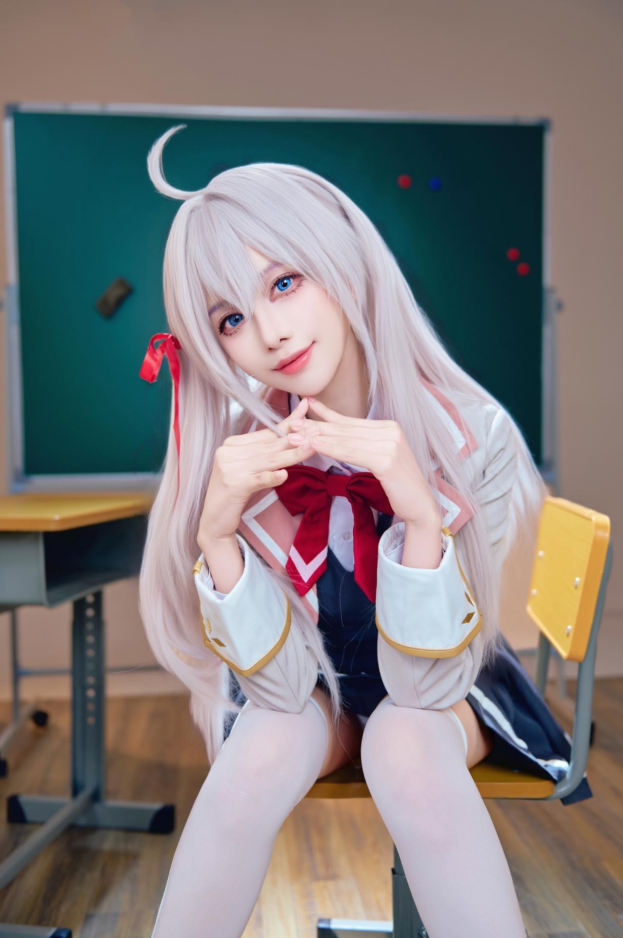 [cosplay] Shika小鹿鹿 - 艾莉同学：白发校园制服白丝教室写真 38P