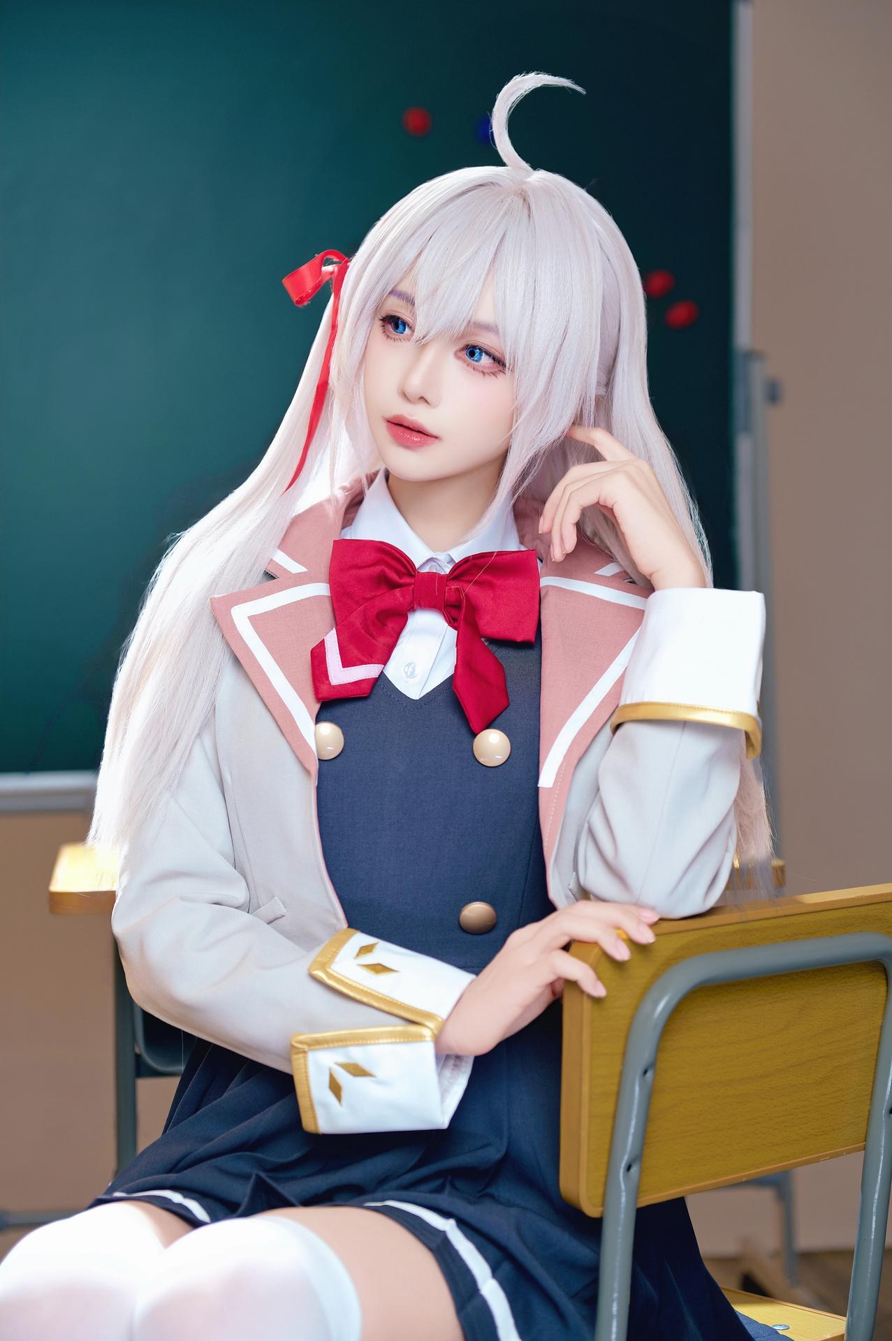 [cosplay] Shika小鹿鹿 - 艾莉同学：白发校园制服白丝教室写真 38P