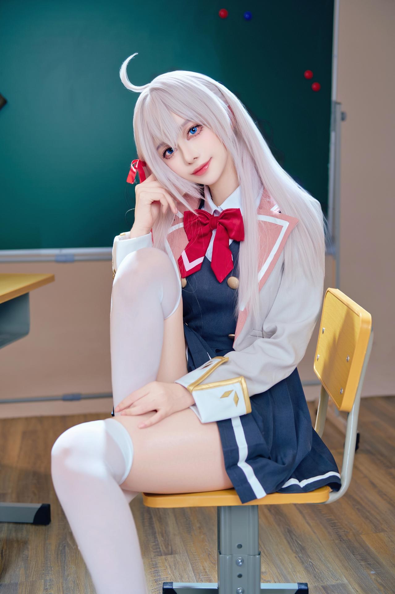 [cosplay] Shika小鹿鹿 - 艾莉同学：白发校园制服白丝教室写真 38P