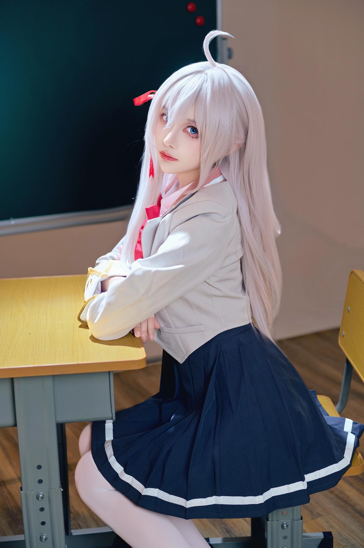 [cosplay] Shika小鹿鹿 - 艾莉同学：白发校园制服白丝教室写真 38P