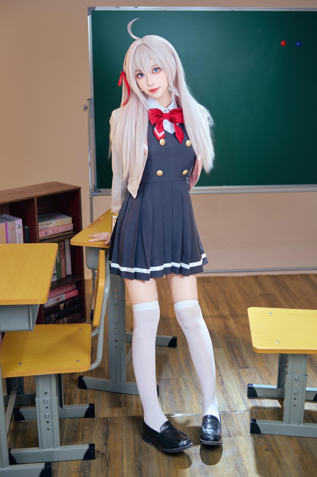 [cosplay] Shika小鹿鹿 - 艾莉同学：白发校园制服白丝教室写真 38P